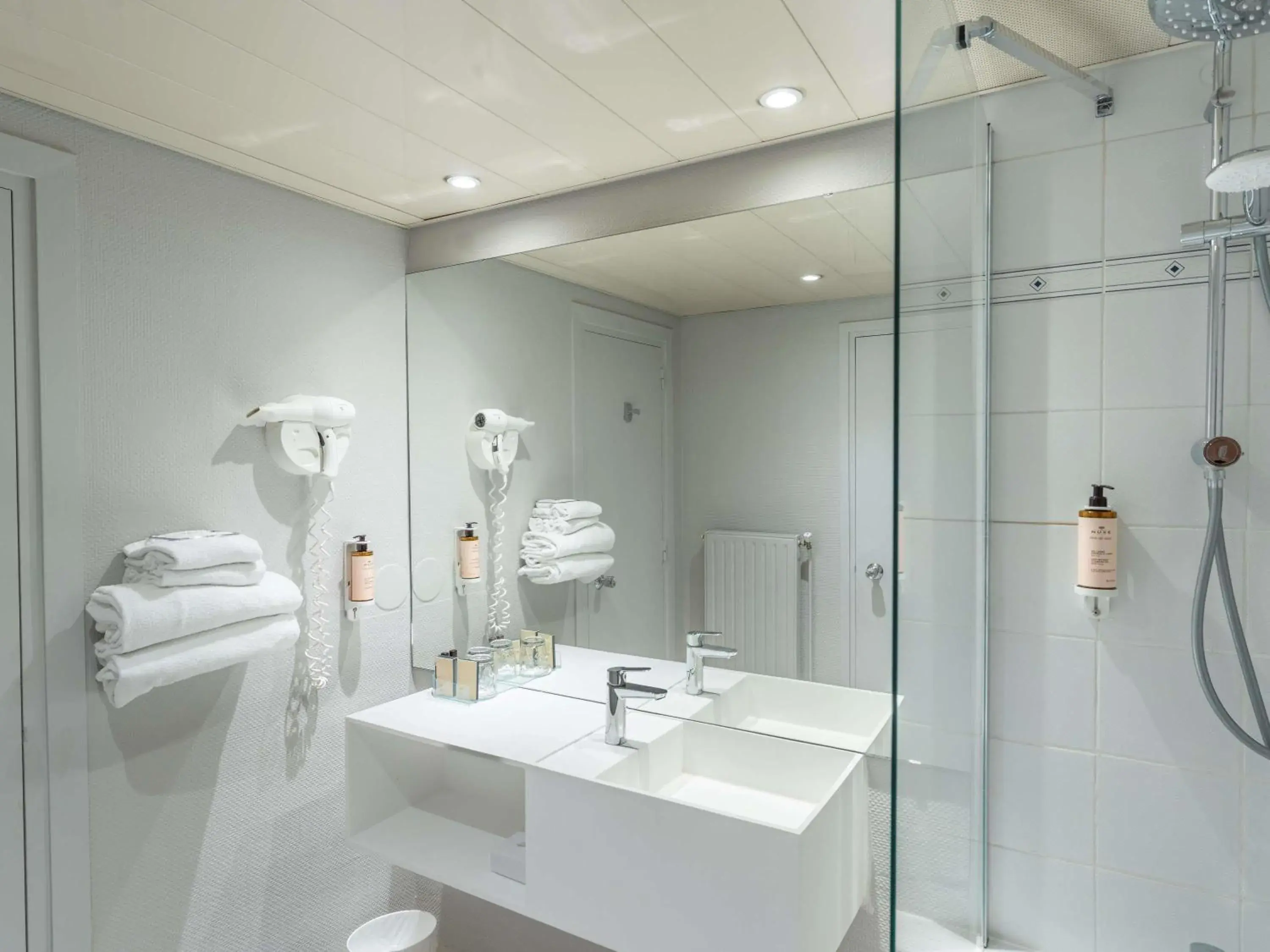 Bedroom in Mercure Besancon Parc Micaud - Hotel & Bar Bedroom in Mercure Besancon Parc Micaud - Hotel & Bar