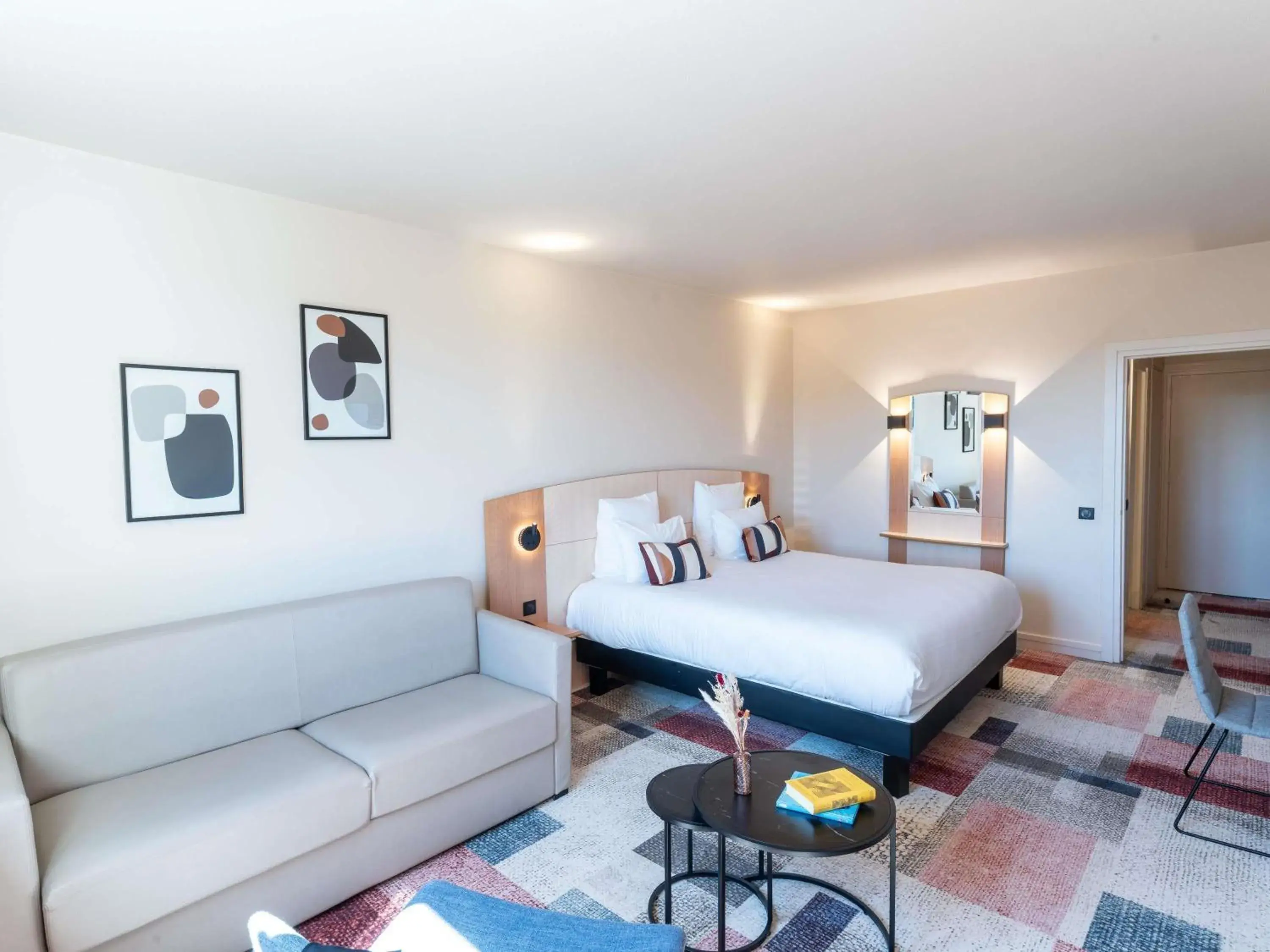 Bedroom, Bed in Mercure Besancon Parc Micaud - Hotel & Bar Bedroom, Bed in Mercure Besancon Parc Micaud - Hotel & Bar