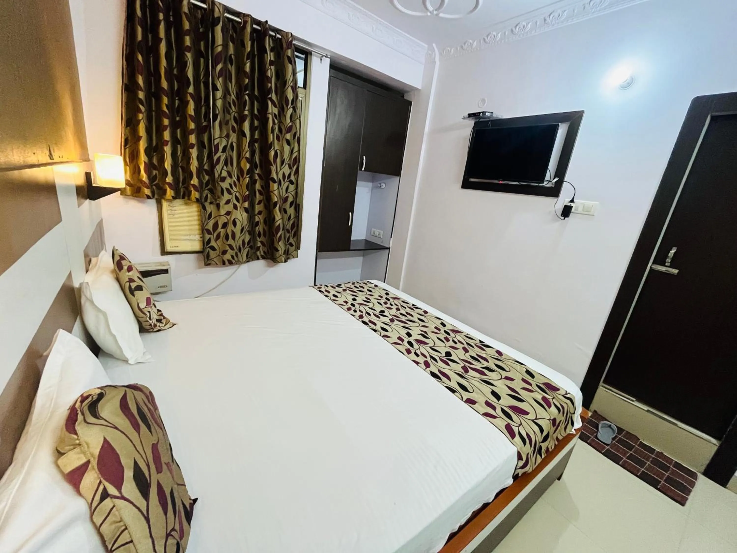 Bathroom in Hotel Mani International