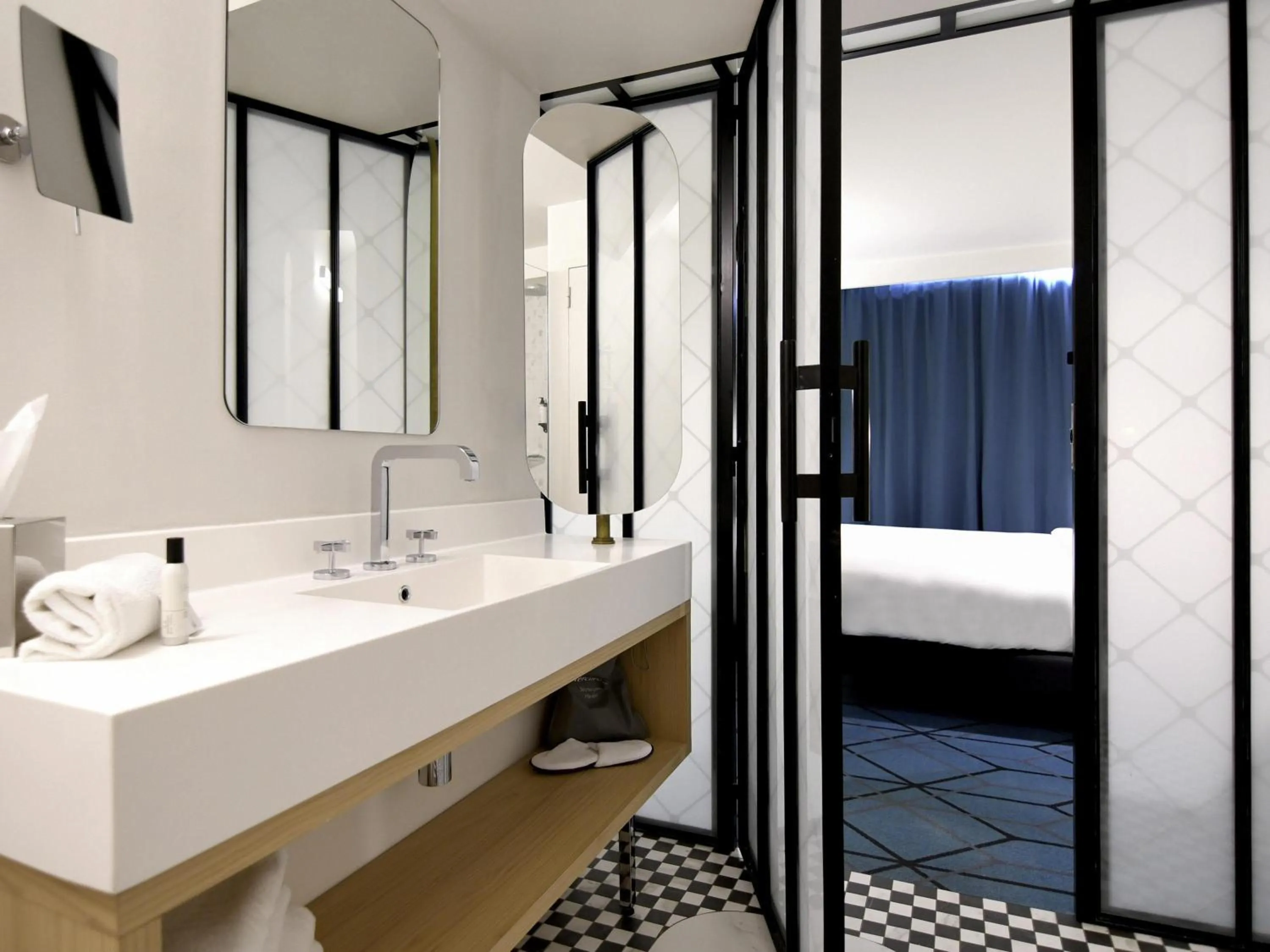 Bedroom, Bed in Mercure Nantes Centre Gare