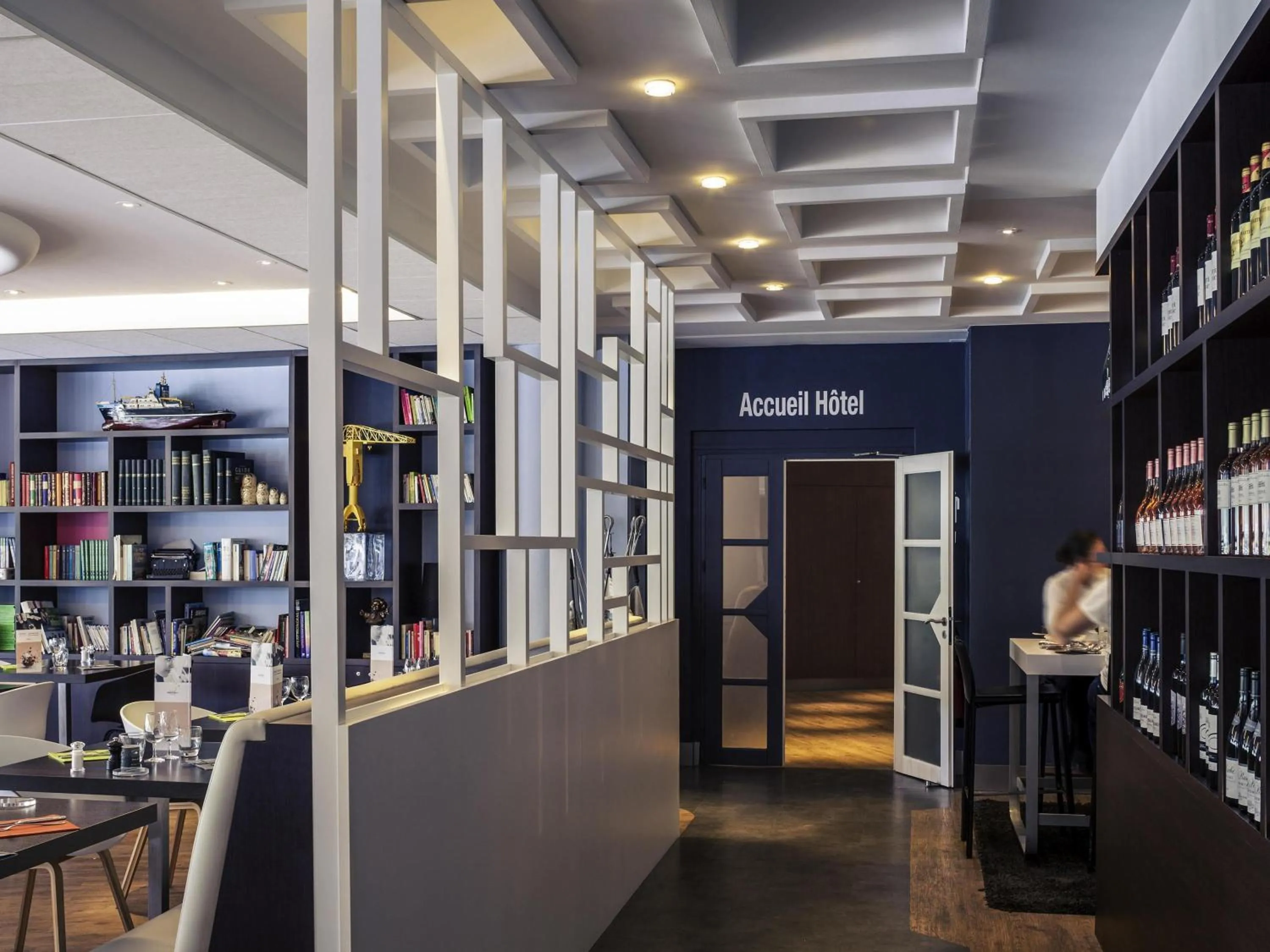 Restaurant/places to eat in Mercure Nantes Centre Gare