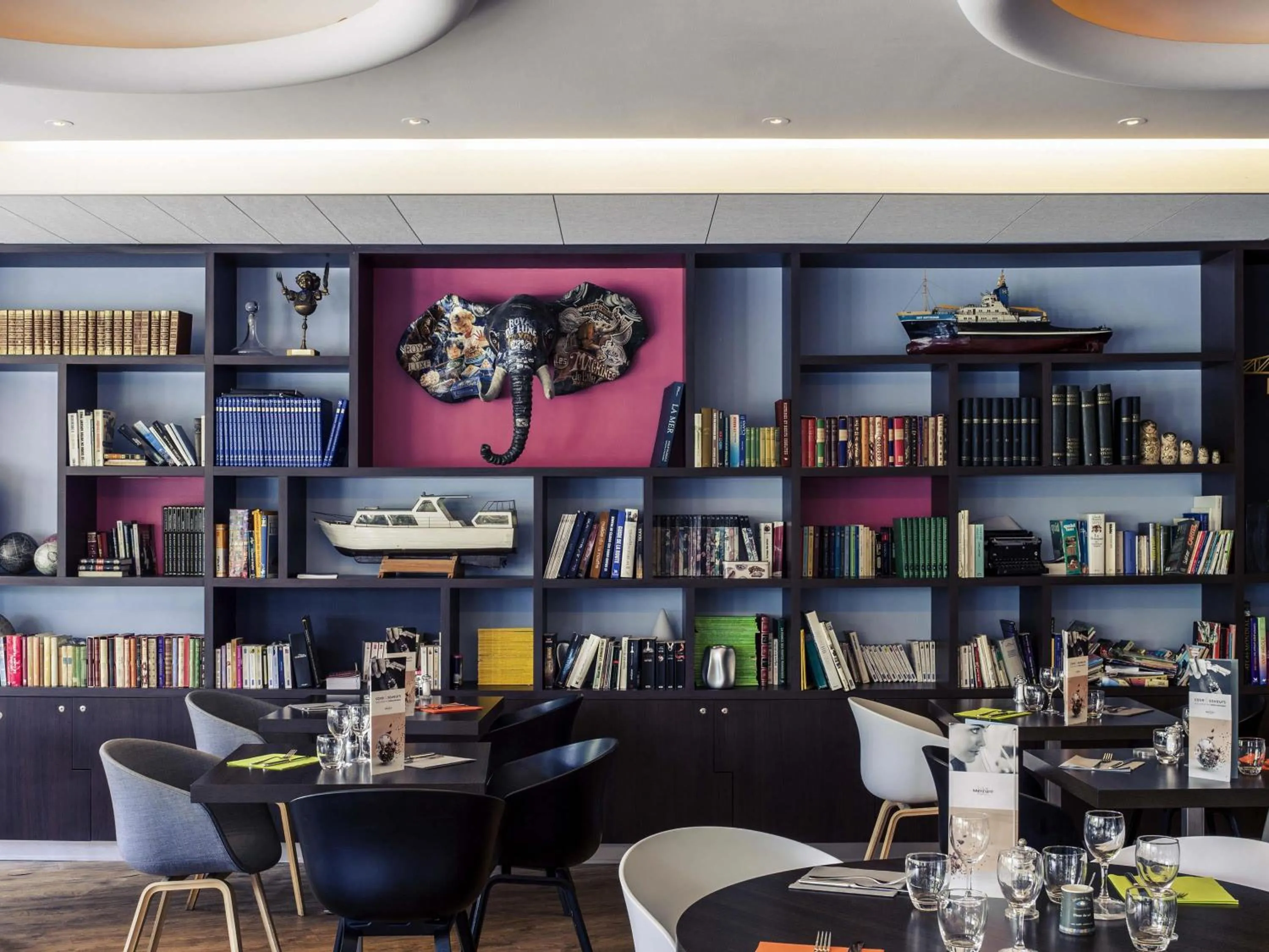 Restaurant/places to eat in Mercure Nantes Centre Gare