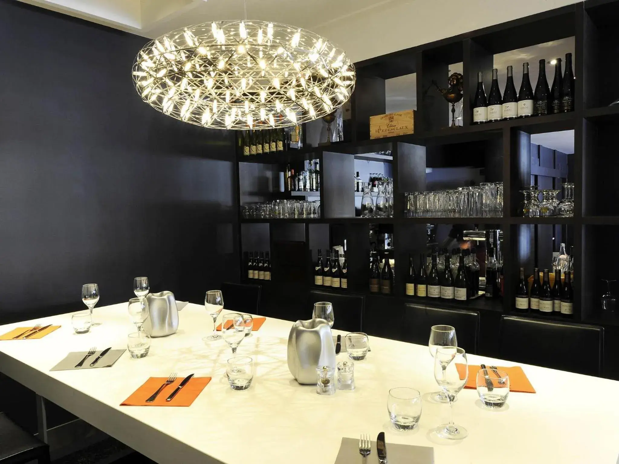 Restaurant/places to eat in Mercure Nantes Centre Gare Restaurant/places to eat in Mercure Nantes Centre Gare