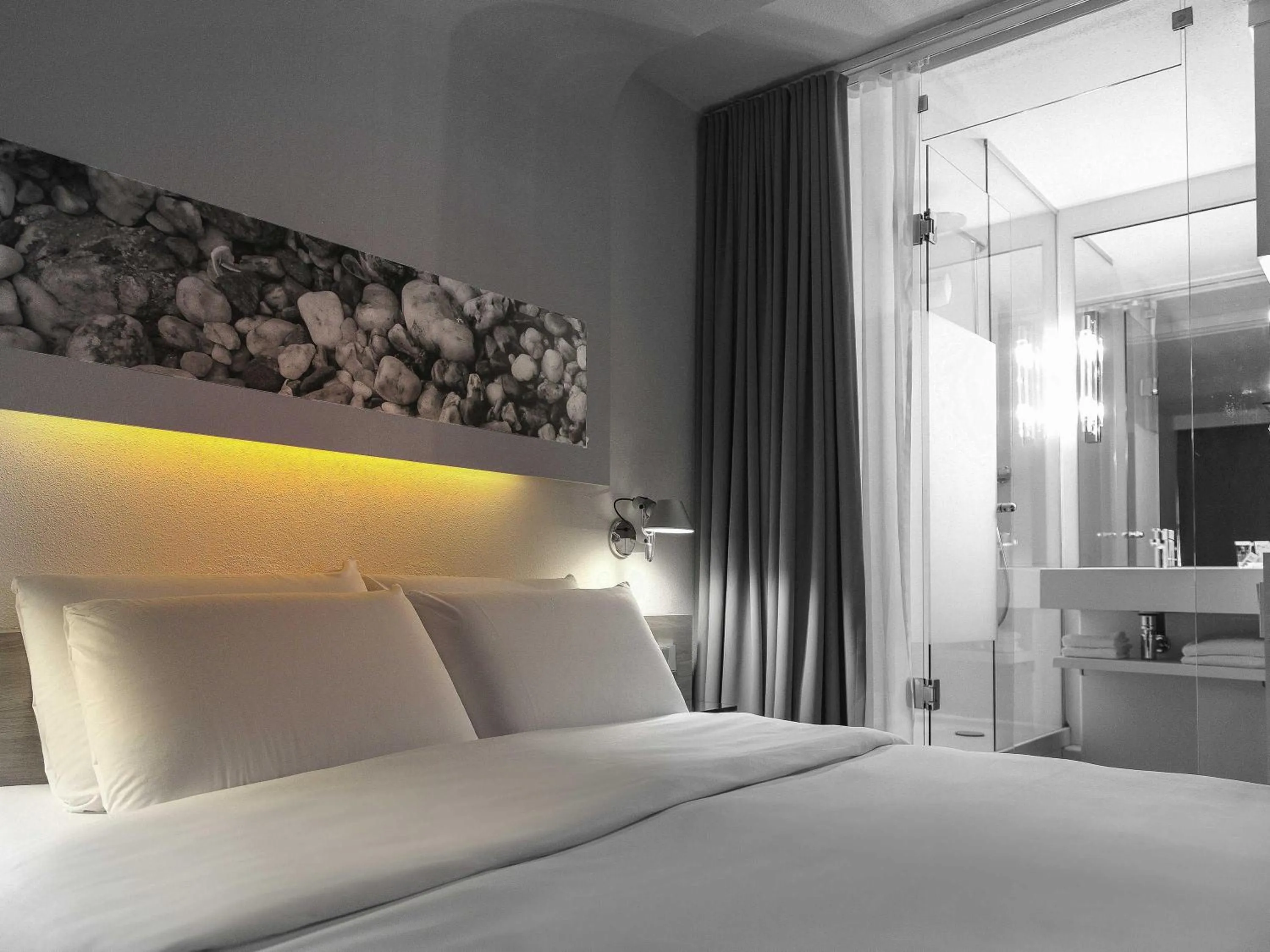 Bedroom, Bed in Mercure Nantes Centre Gare