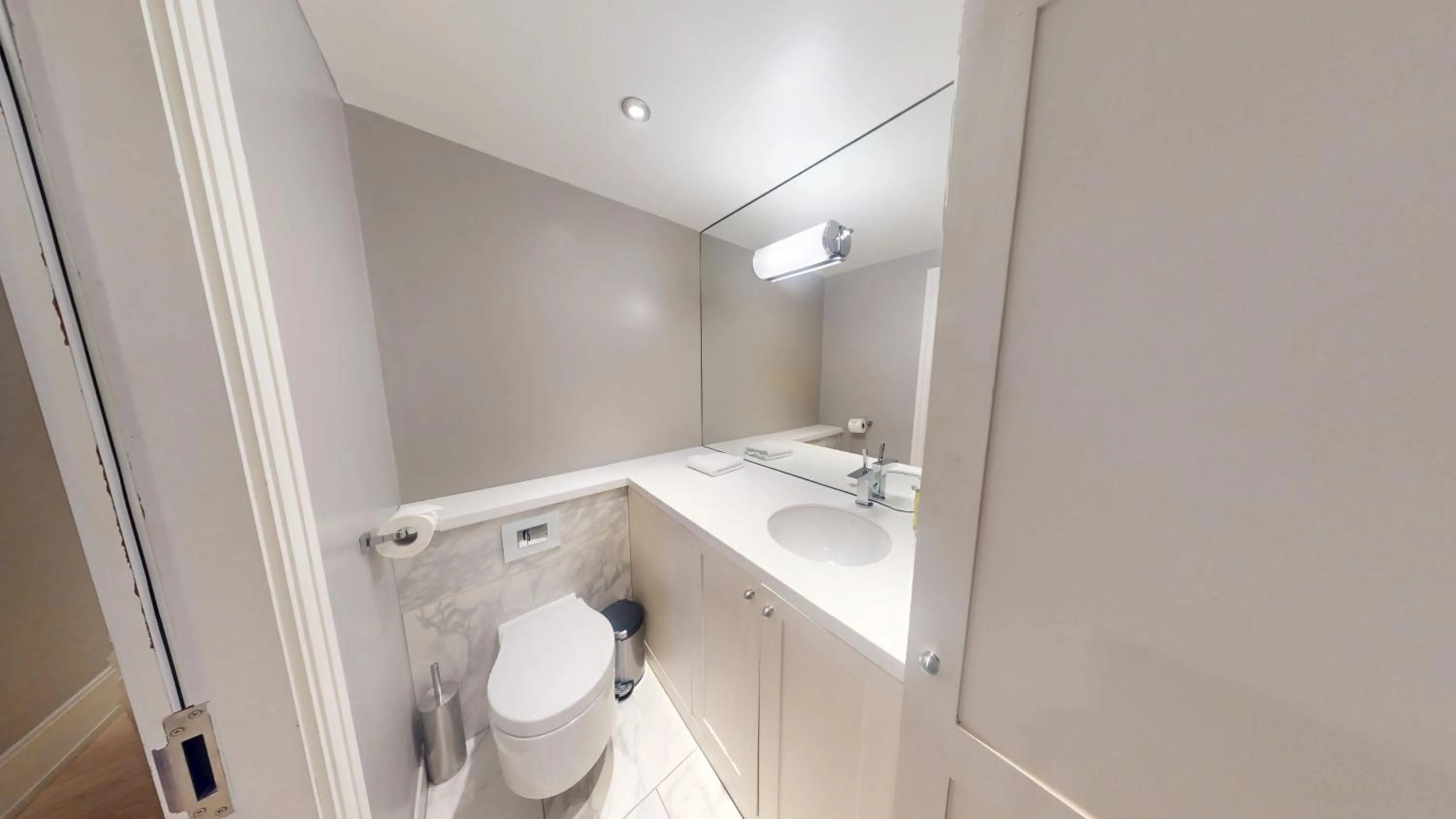 Toilet in Cheval Knightsbridge