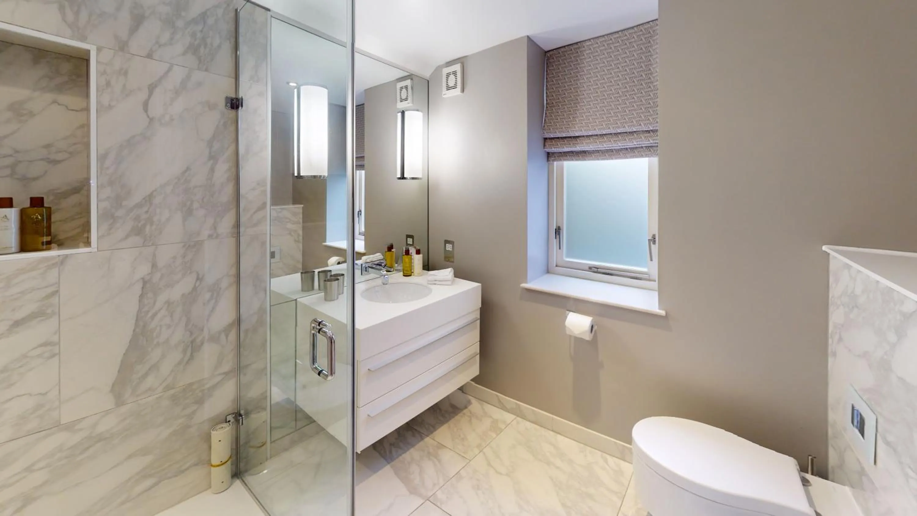 Shower in Cheval Knightsbridge