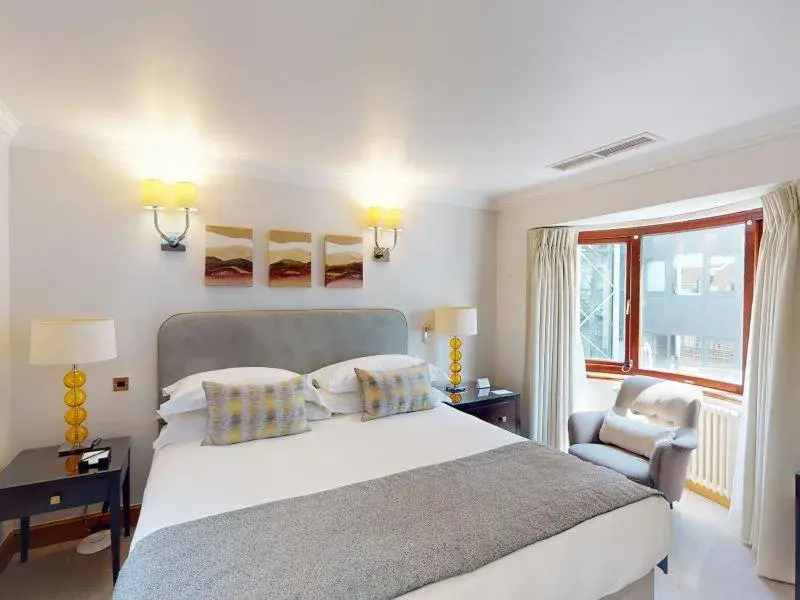 Bed in Cheval Knightsbridge Bed in Cheval Knightsbridge