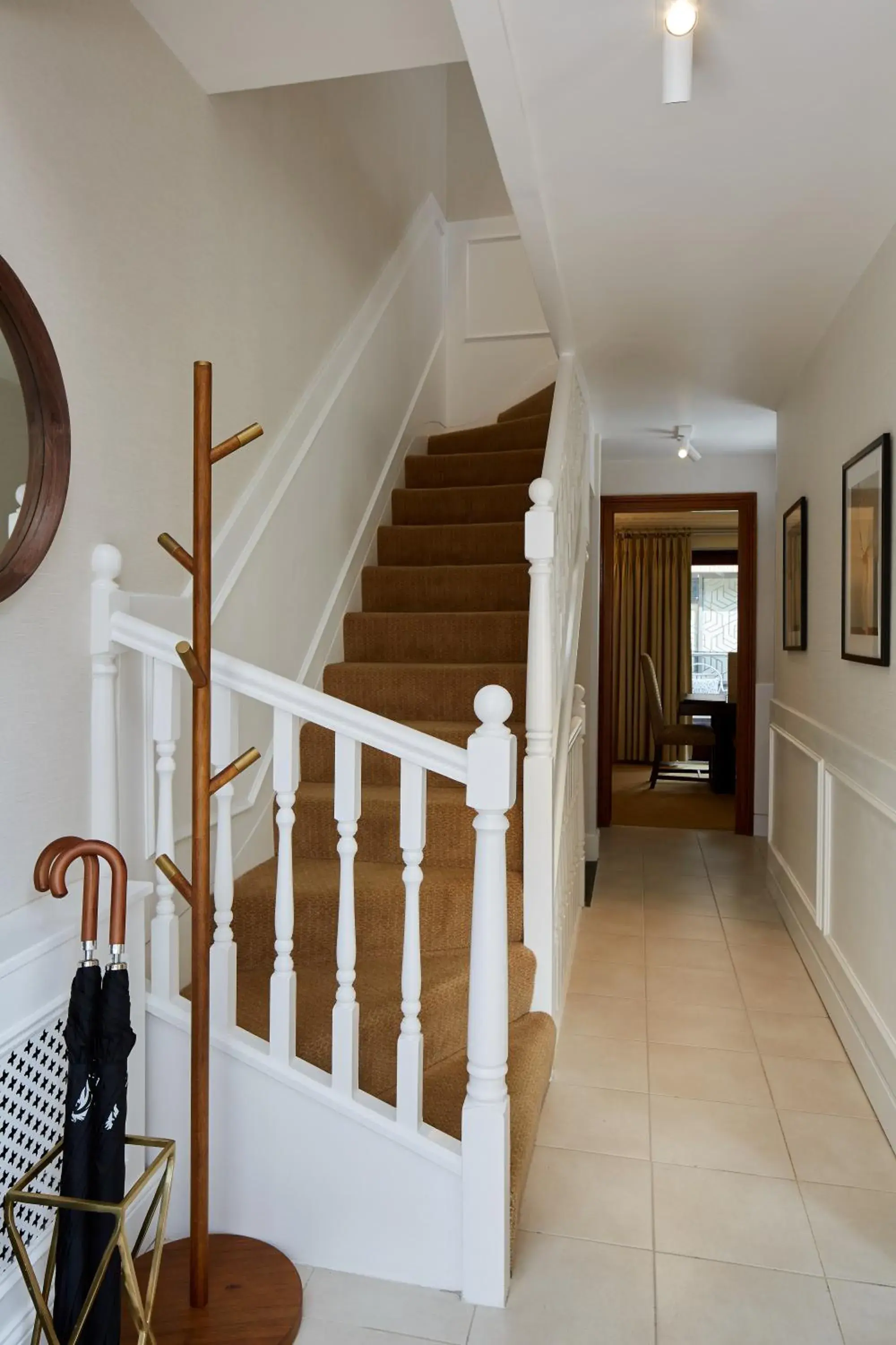 Facade/entrance in Cheval Knightsbridge Facade/entrance in Cheval Knightsbridge