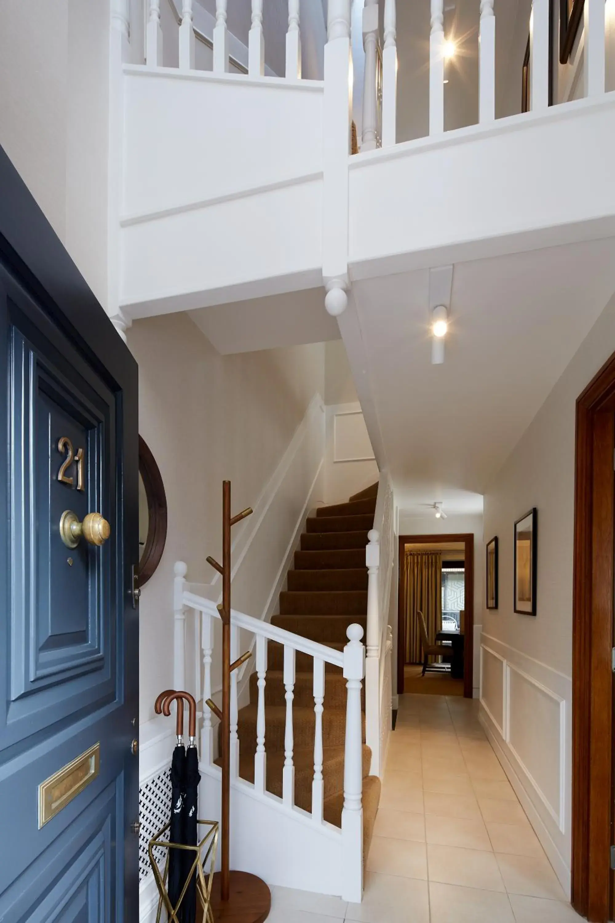 Facade/entrance in Cheval Knightsbridge Facade/entrance in Cheval Knightsbridge