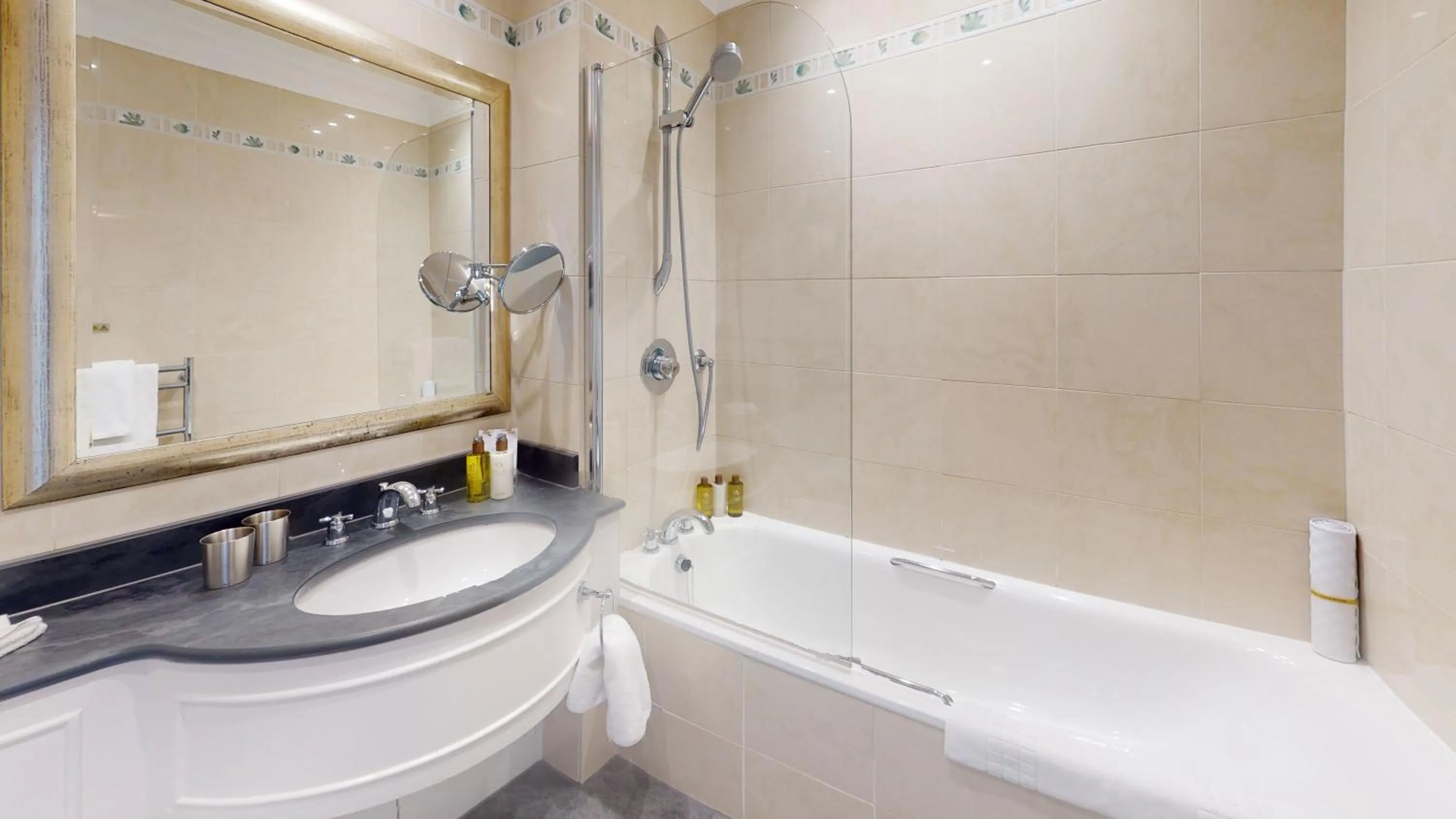 Shower in Cheval Knightsbridge