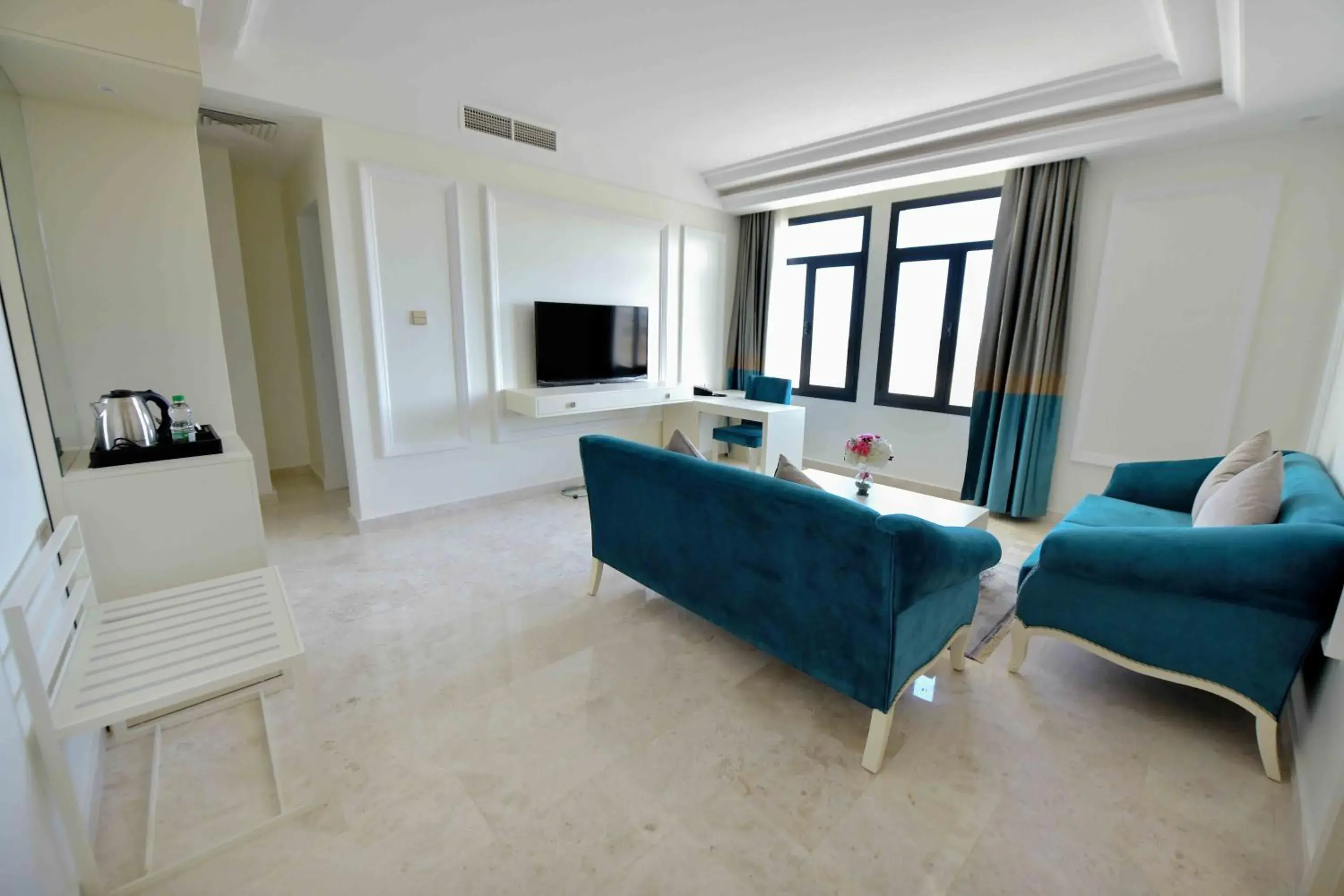 Communal lounge/ TV room in Be Inn Hotel Communal lounge/ TV room in Be Inn Hotel