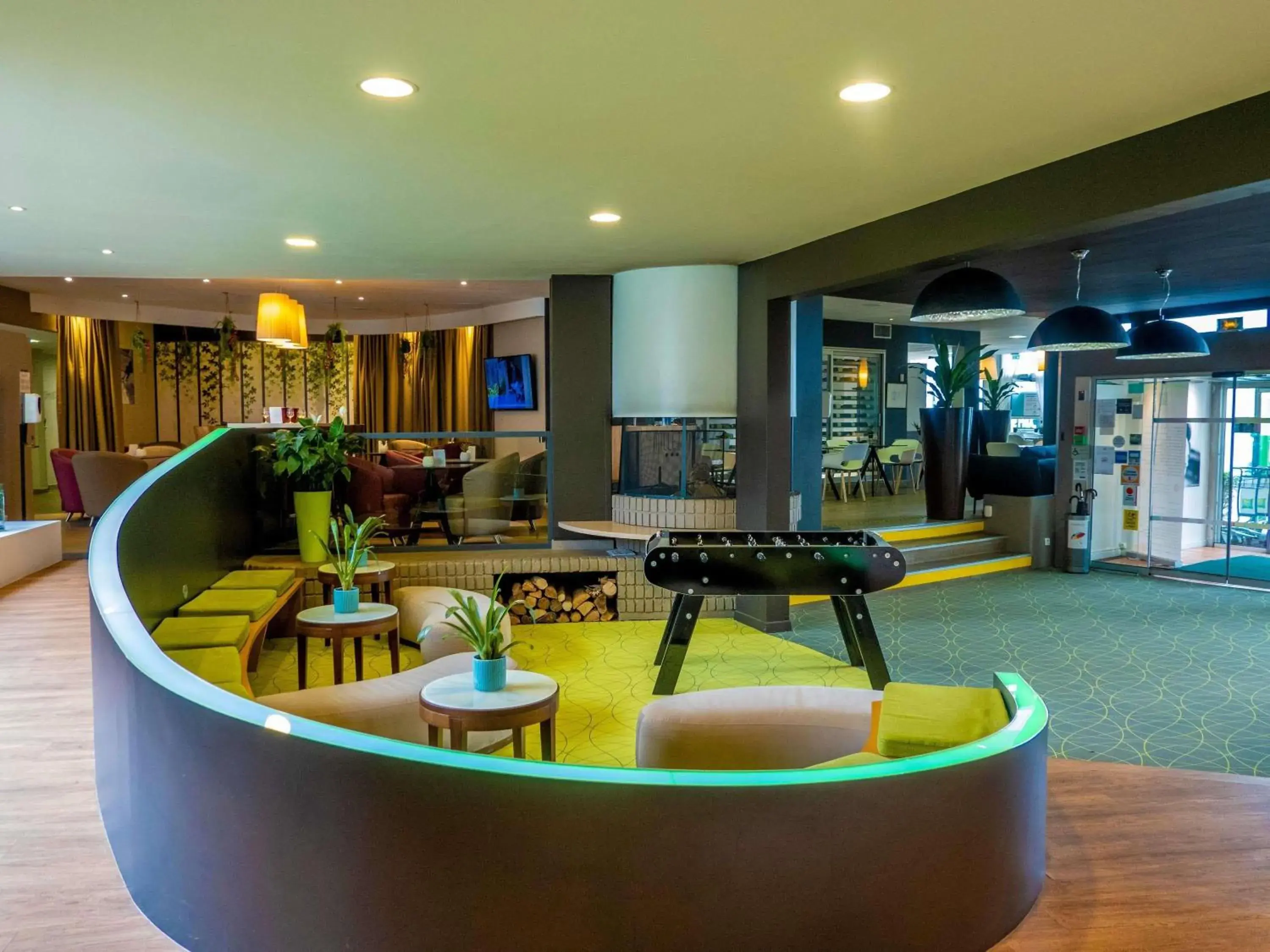 Lounge or bar in ibis Styles Chalon sur Saône Lounge or bar in ibis Styles Chalon sur Saône