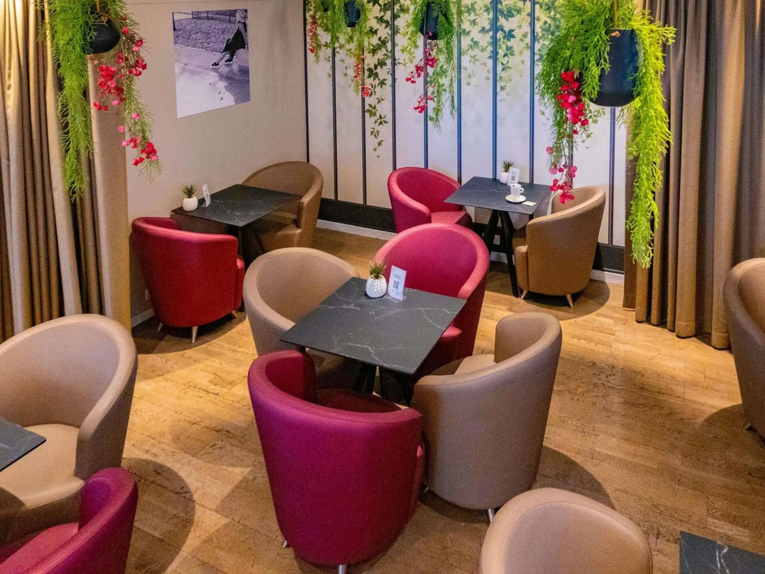 Lounge or bar in ibis Styles Chalon sur Saône Lounge or bar in ibis Styles Chalon sur Saône