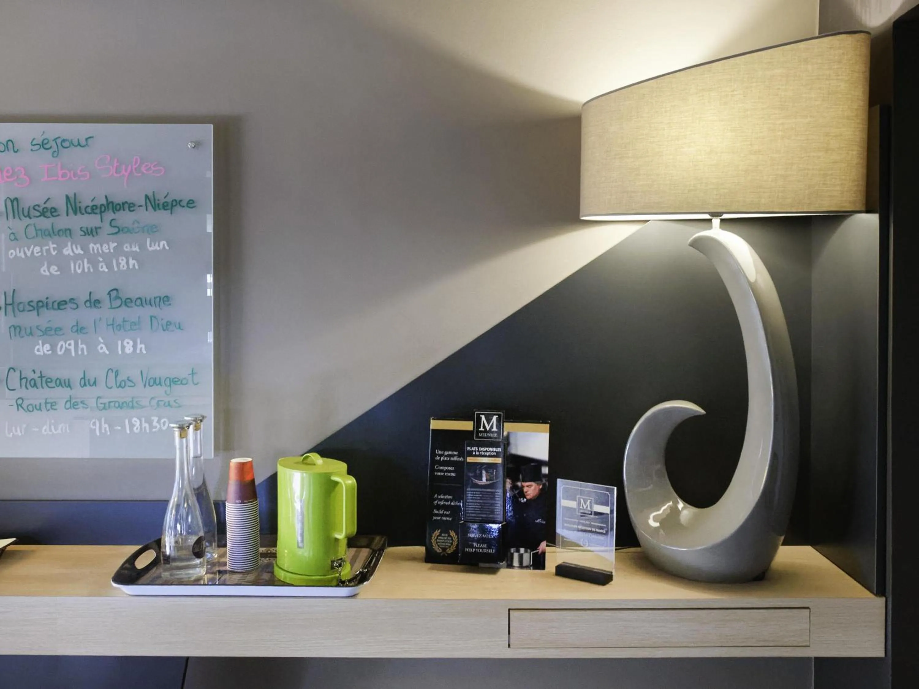 Lounge or bar in ibis Styles Chalon sur Saône