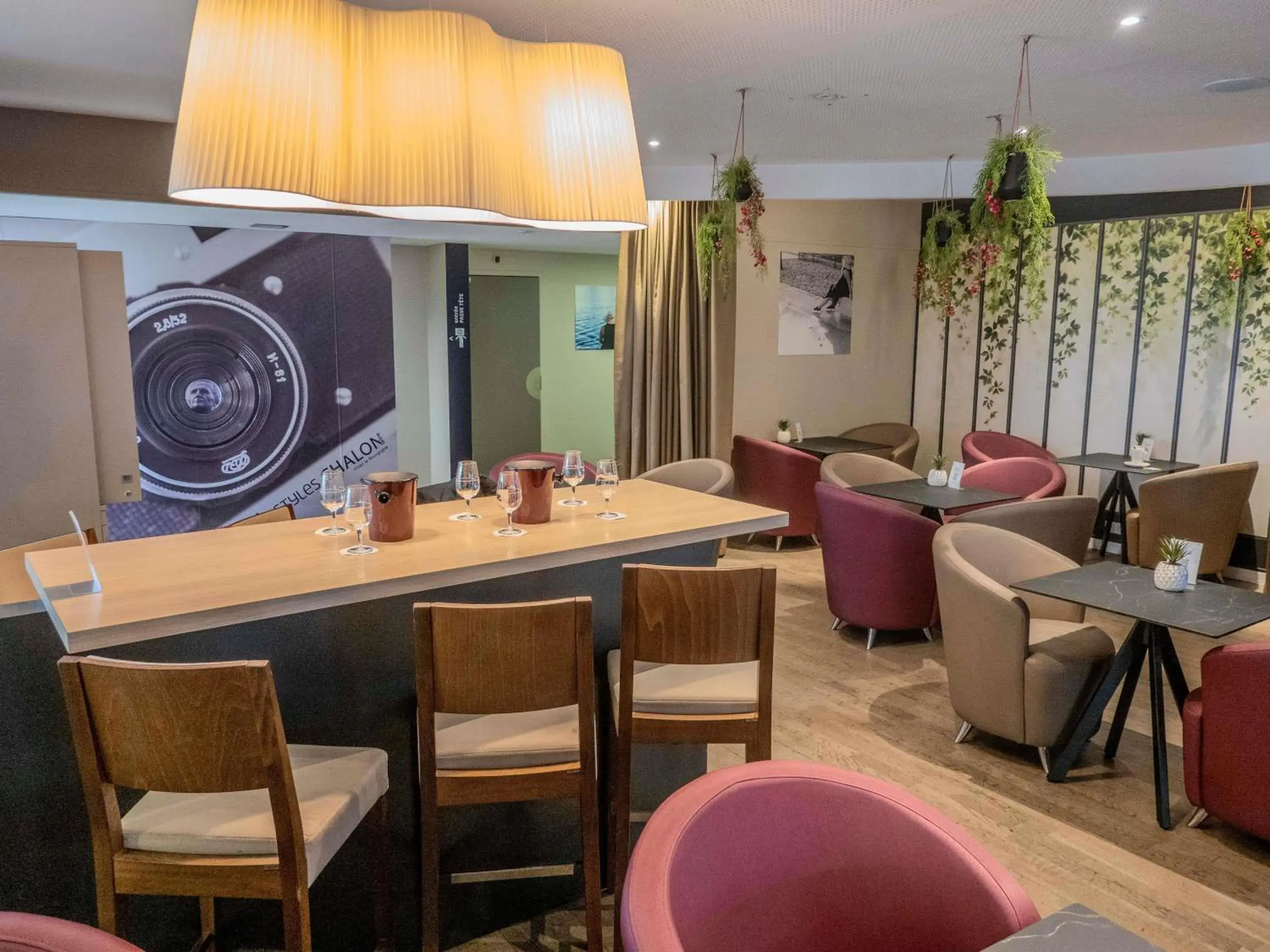 Lounge or bar in ibis Styles Chalon sur Saône Lounge or bar in ibis Styles Chalon sur Saône