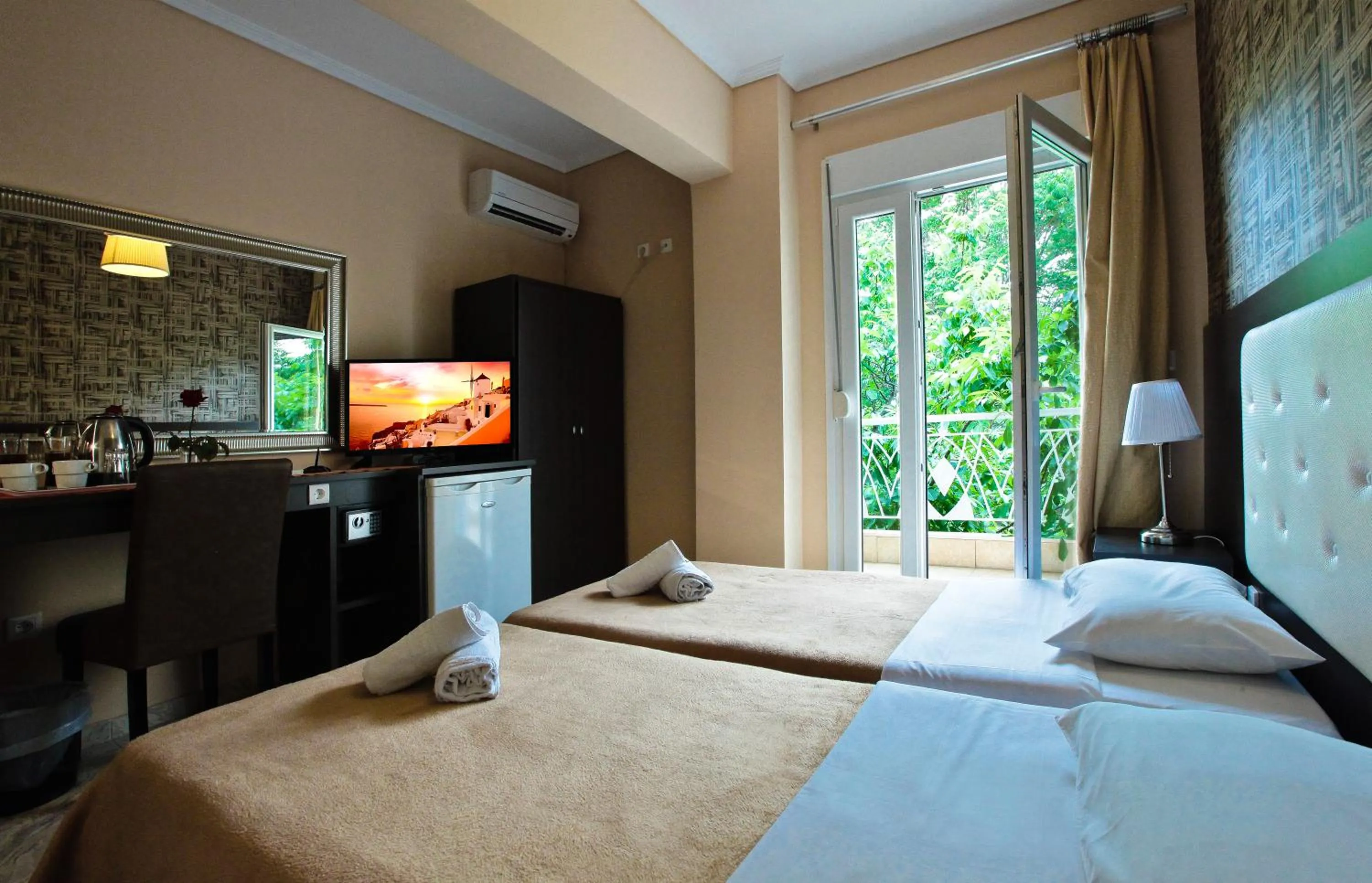 Photo of the whole room, Bed in Hotel Epavli