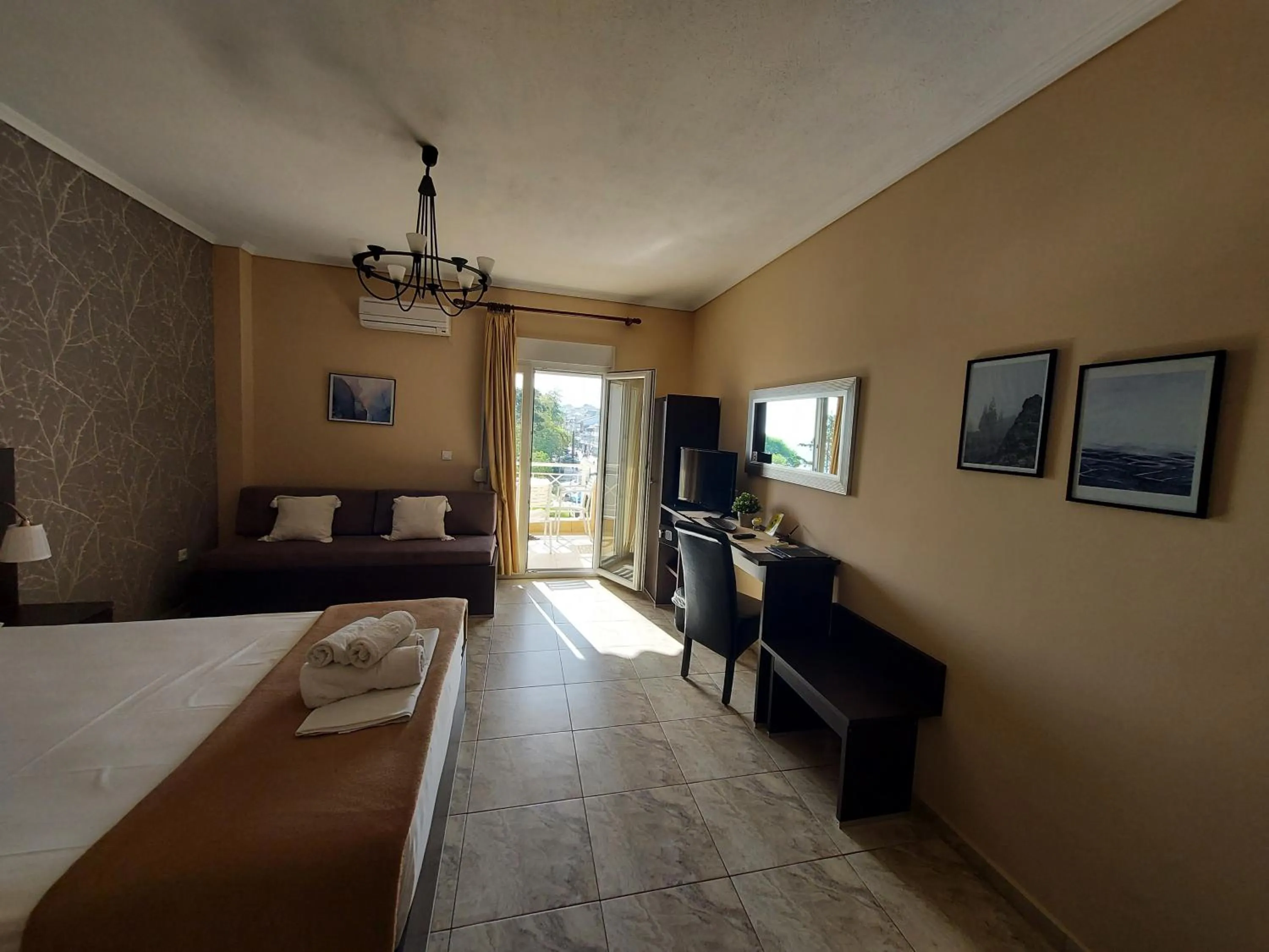 Seating area, Bed in Hotel Epavli