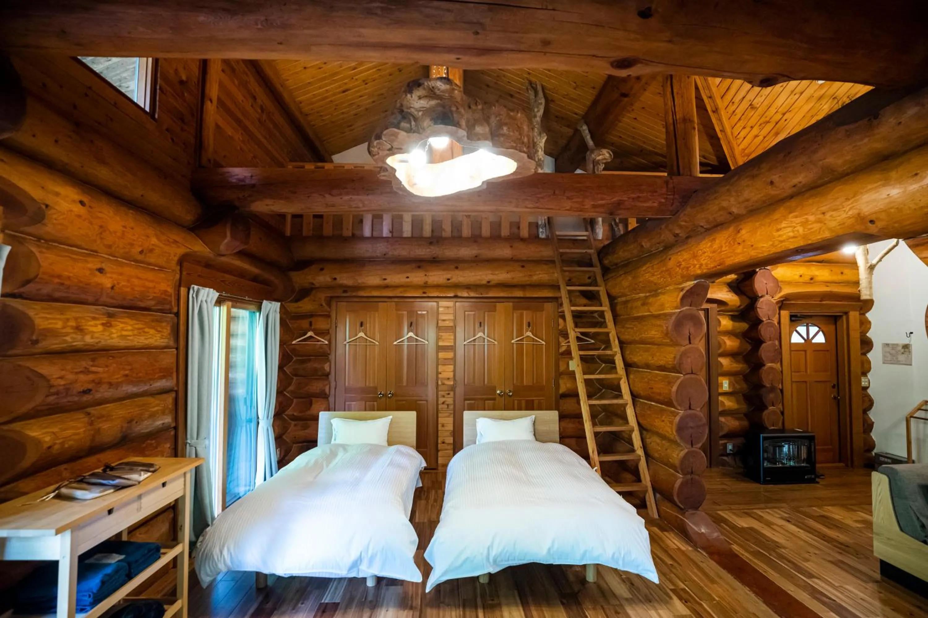 Photo of the whole room, Bed in Hacho no Yu