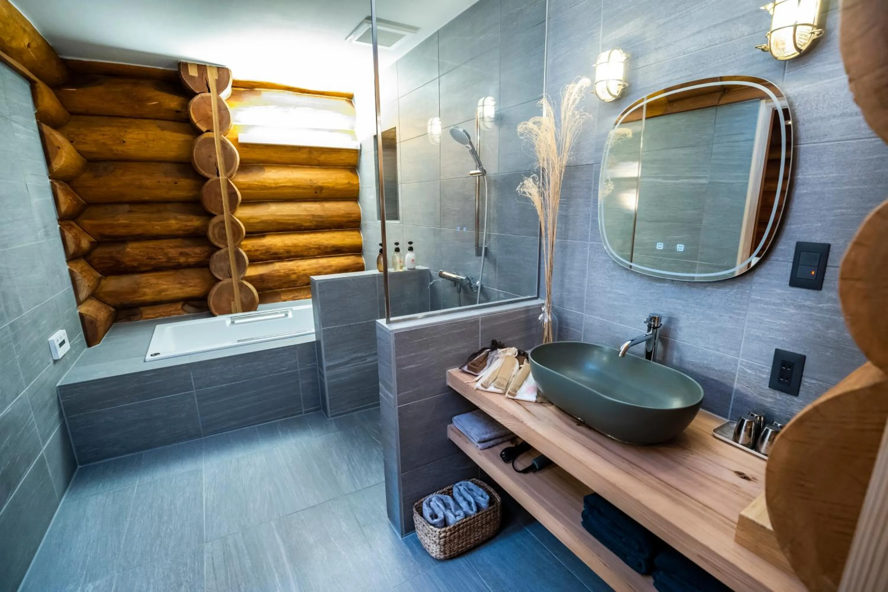 Hot Spring Bath in Hacho no Yu