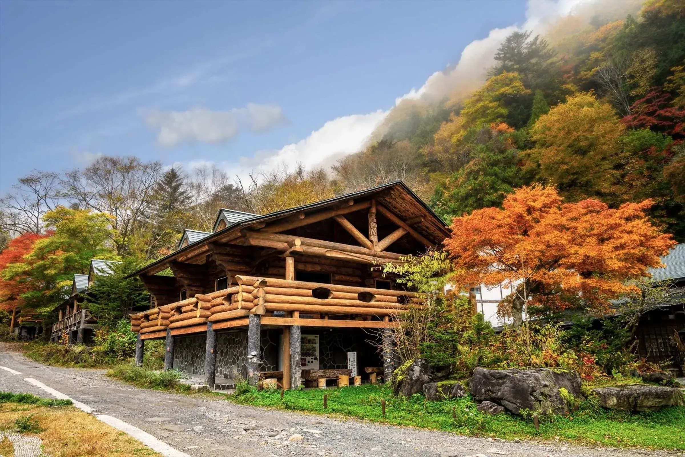 Property building in Hacho no Yu Property building in Hacho no Yu
