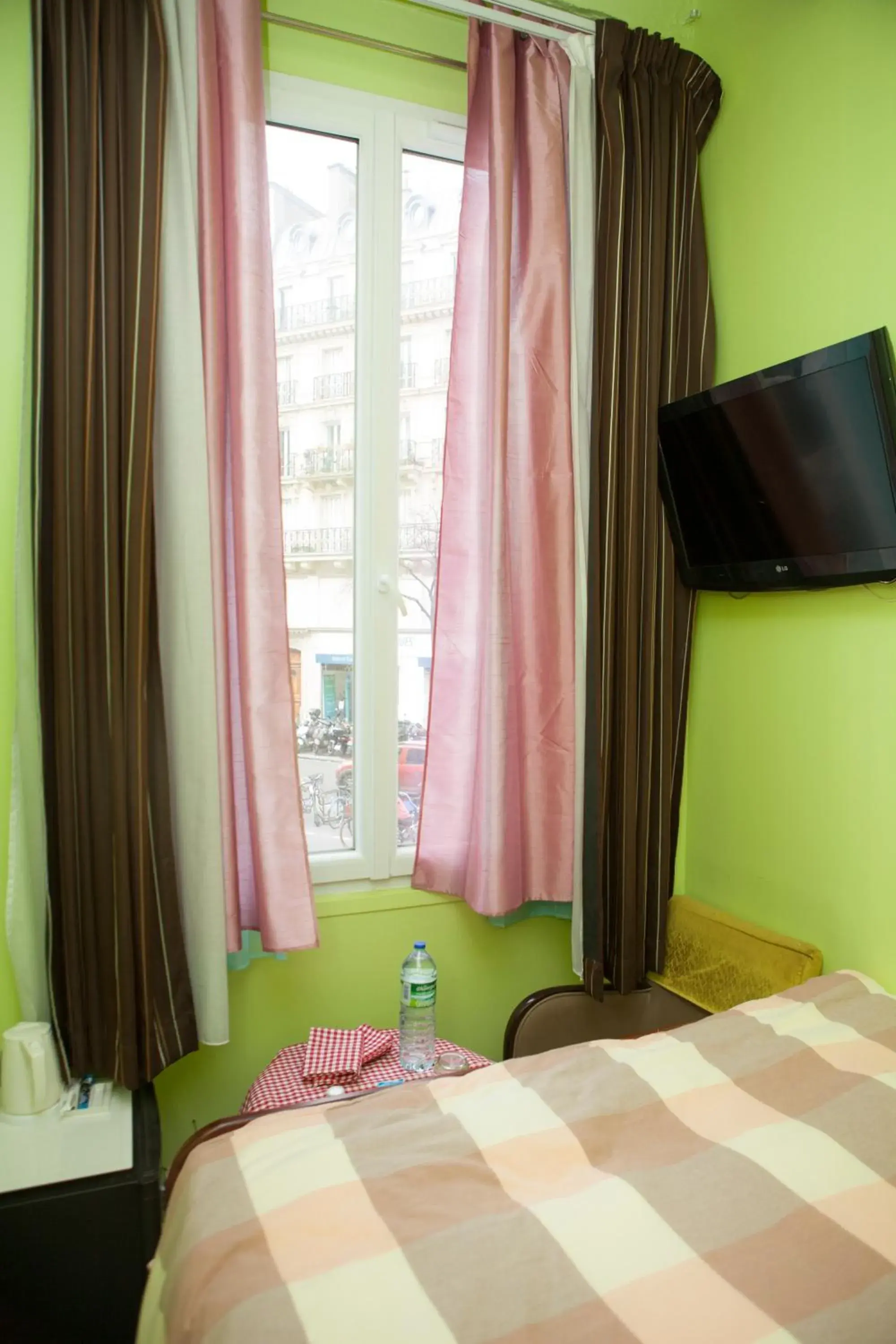 Deluxe Double Room - single occupancy in Club246 Paris Saint Martin Deluxe Double Room - single occupancy in Club246 Paris Saint Martin