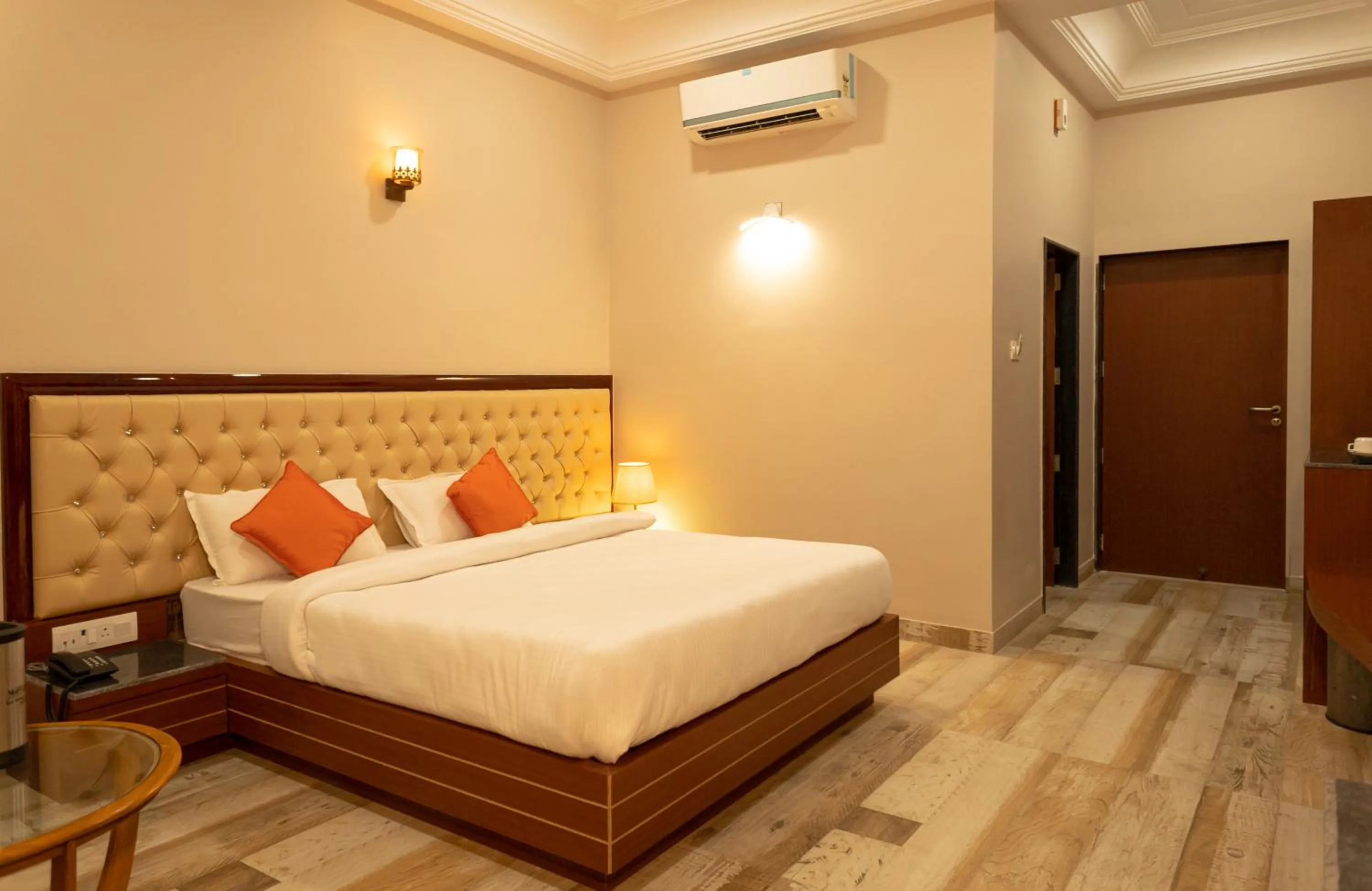 Photo of the whole room, Bed in Riddhi Siddhi Resorts