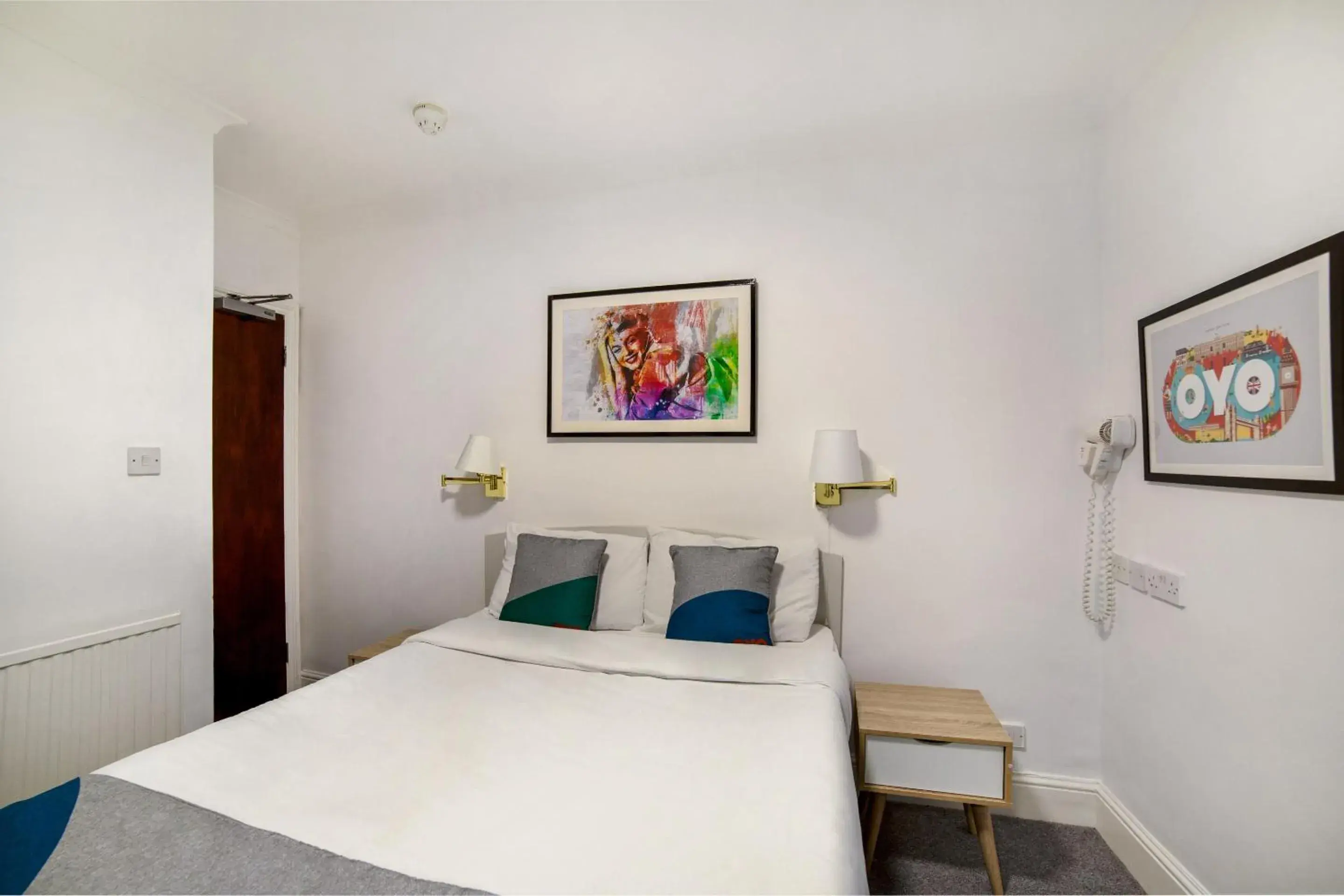 Bedroom, Bed in St George's Hotel Bedroom, Bed in St George's Hotel