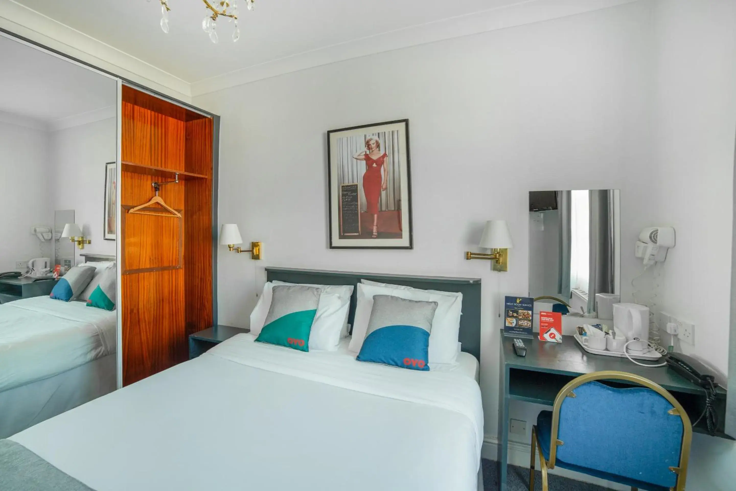 Bedroom, Bed in St George's Hotel Bedroom, Bed in St George's Hotel