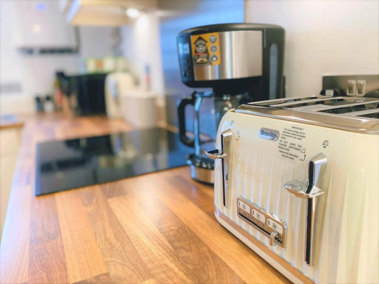 Dining area in Seaside Cottage with Parking