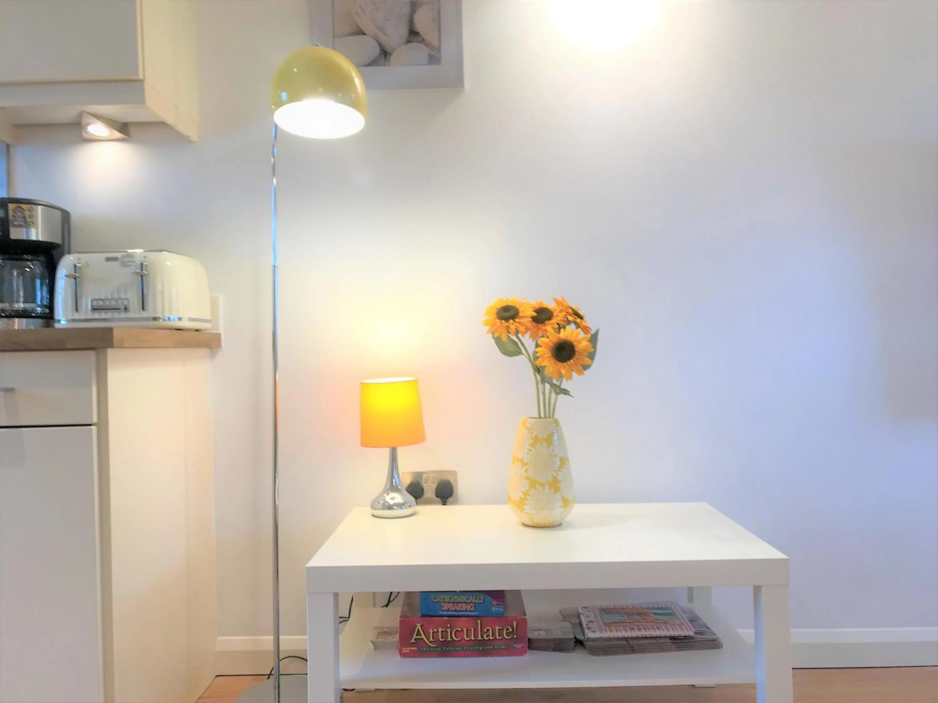 Living room in Seaside Cottage with Parking