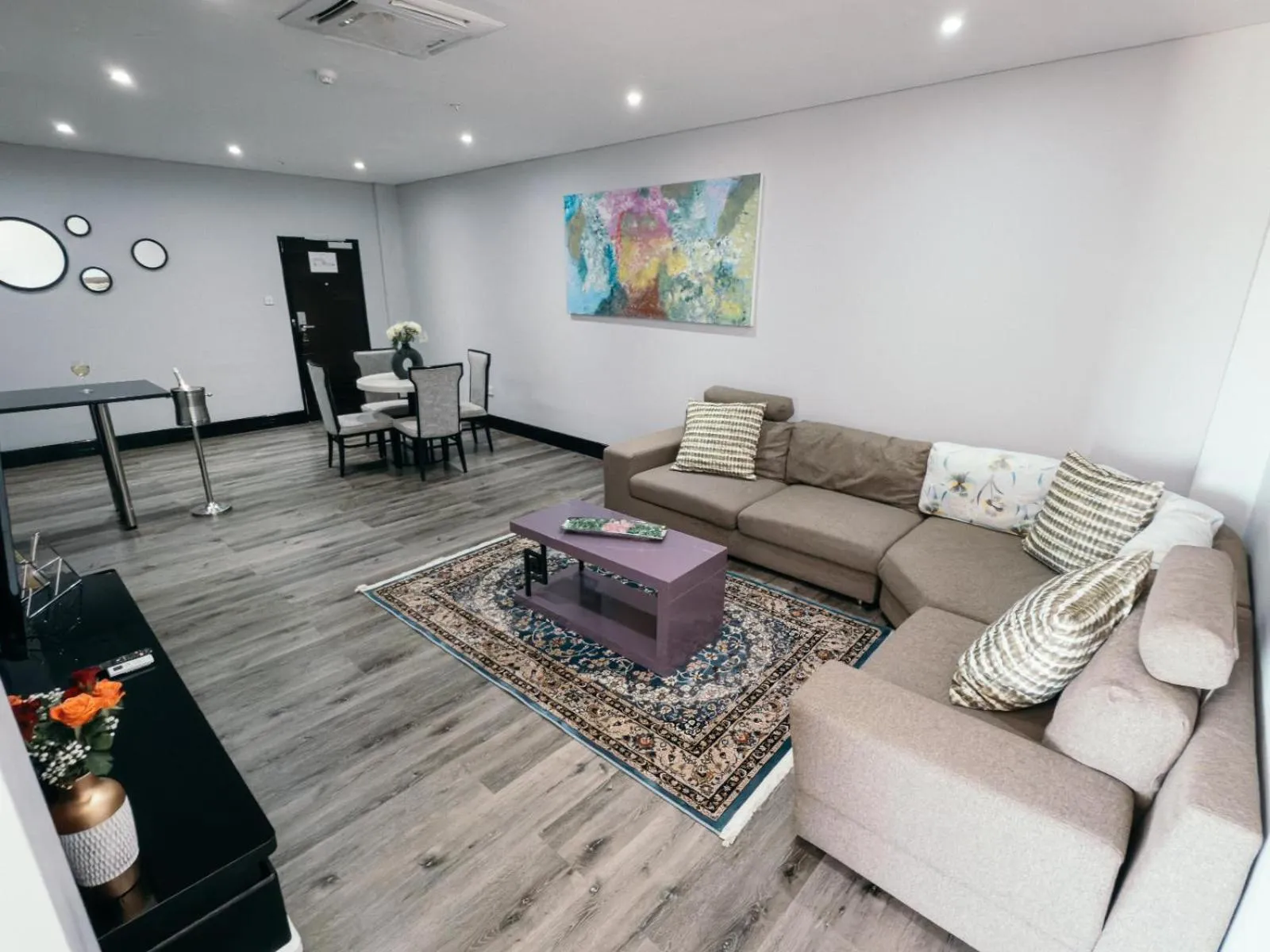 Lounge or bar in The Grand Aria Hotel and Conference Centre