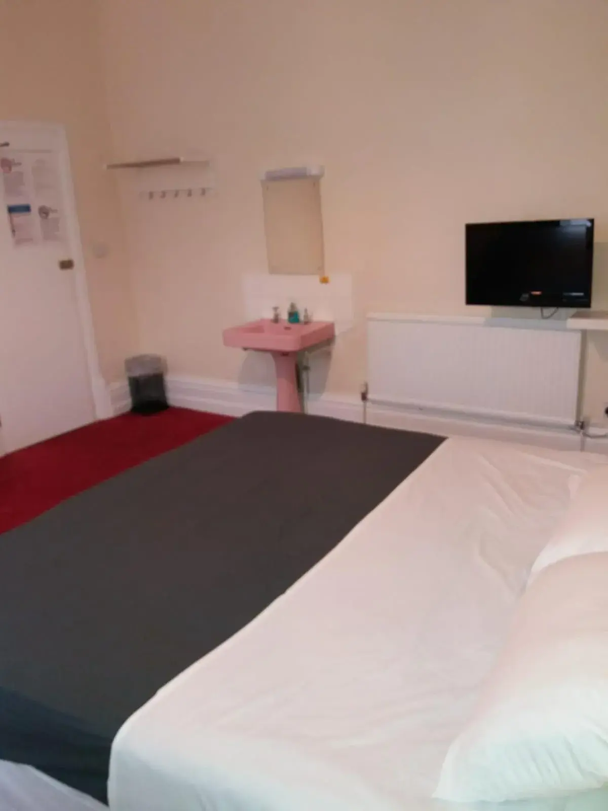 Standard Twin Room with Shared Bathroom in Grafton House Standard Twin Room with Shared Bathroom in Grafton House