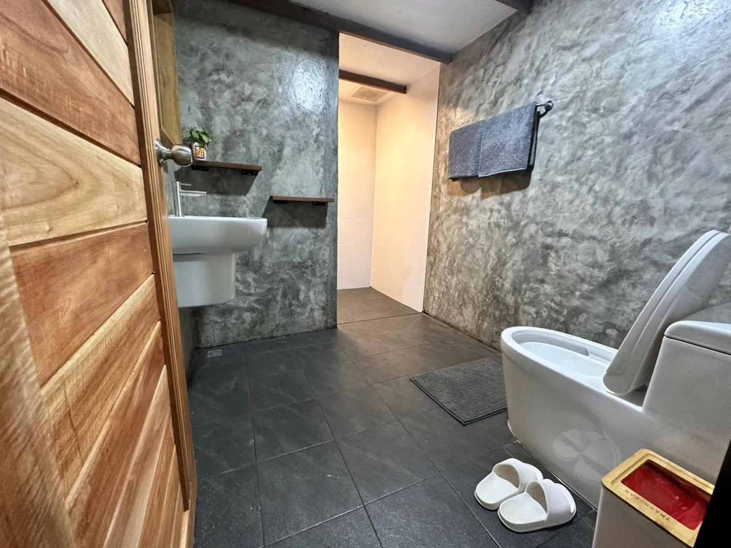 Bathroom in Jungle guest house