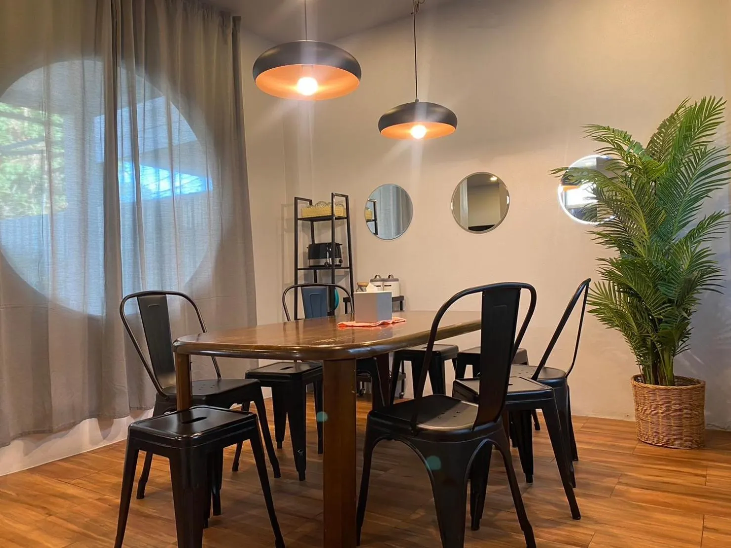 Restaurant/places to eat in Mini-ME Home, A Cozy Entire House in Old City