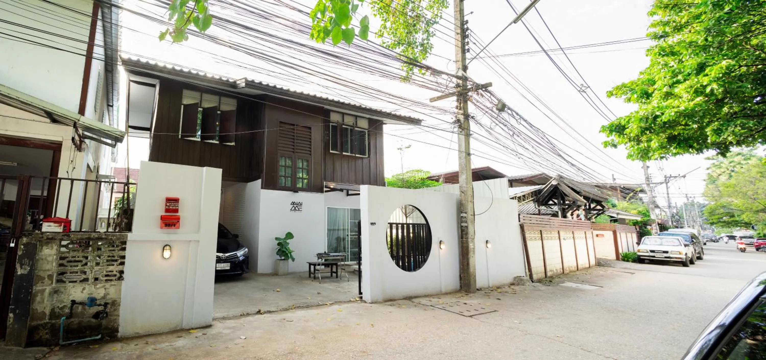 Property building in Mini-ME Home, A Cozy Entire House in Old City