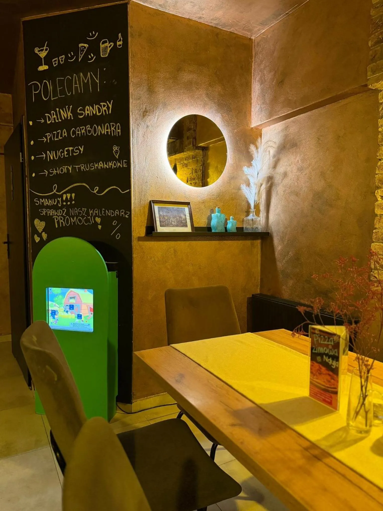 Restaurant/places to eat in Hotel Dana