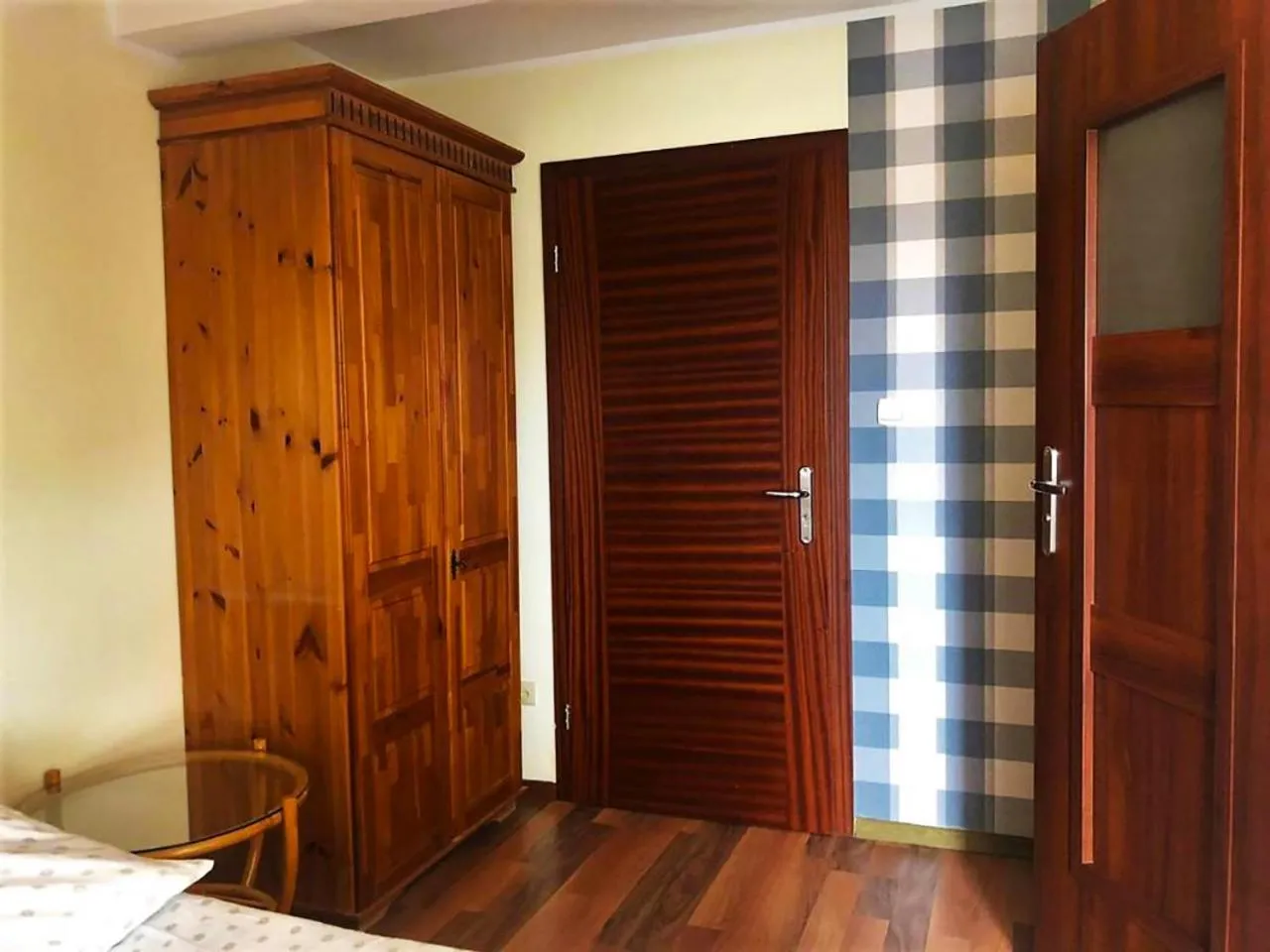 wardrobe in Willa Karolinka