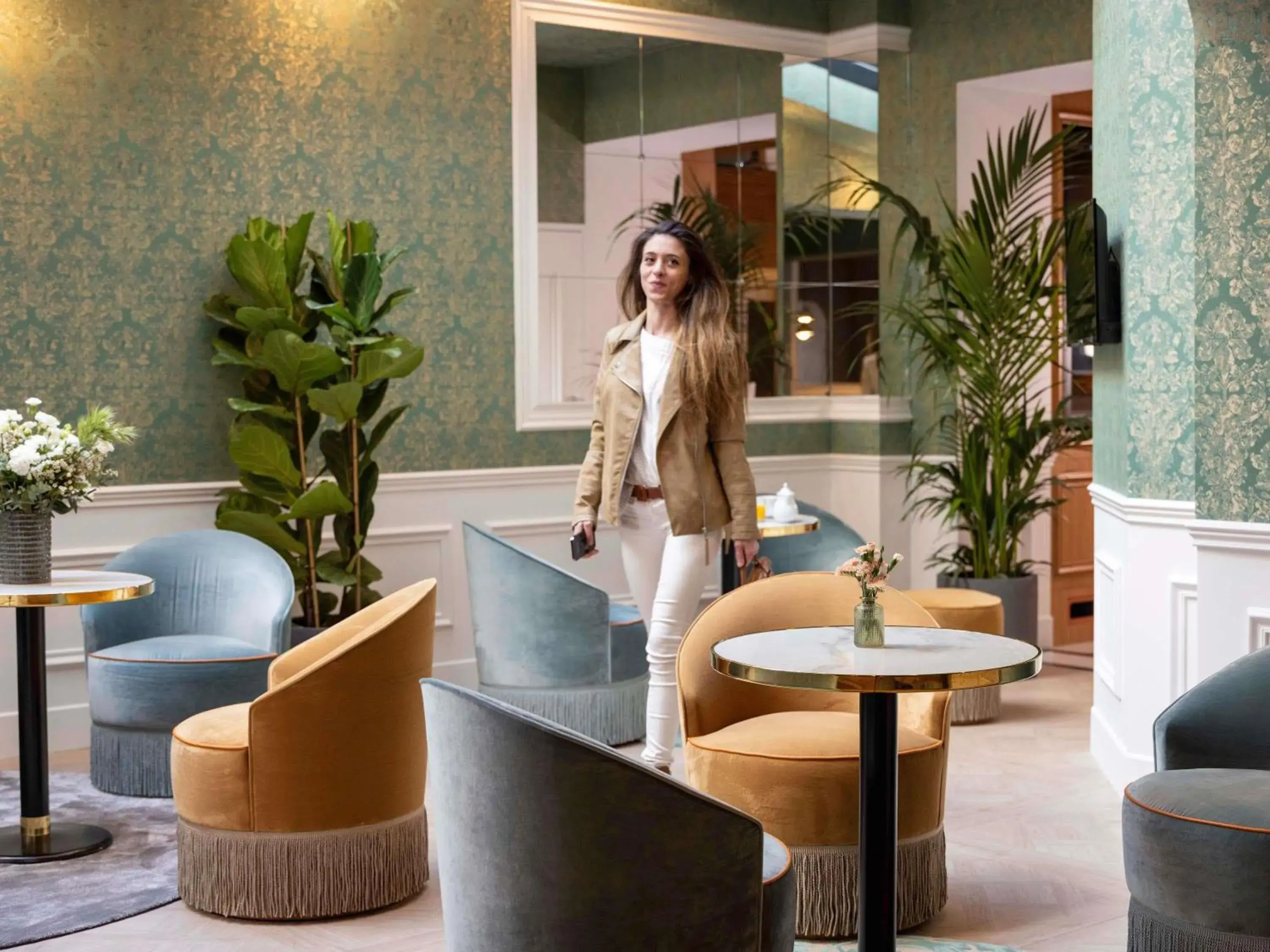 Lounge or bar in Hotel Mercure La Sorbonne Saint-Germain-des-Prés Lounge or bar in Hotel Mercure La Sorbonne Saint-Germain-des-Prés