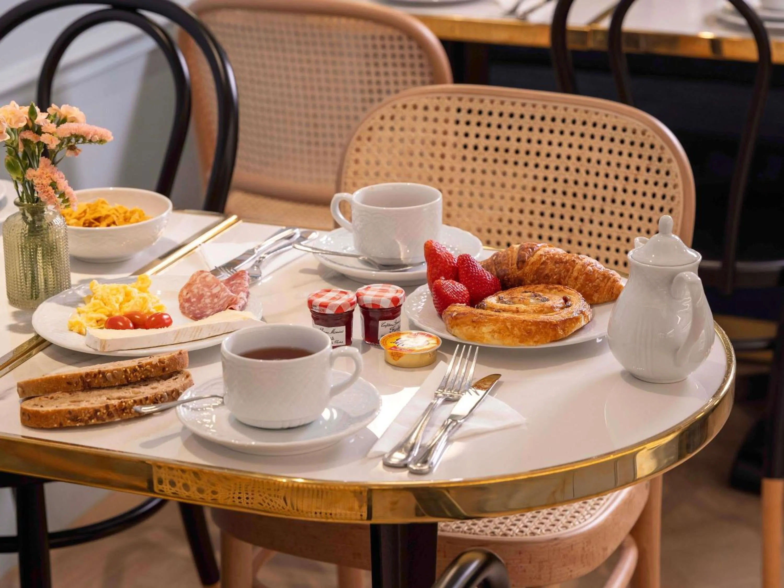 Property building in Hotel Mercure La Sorbonne Saint-Germain-des-Prés