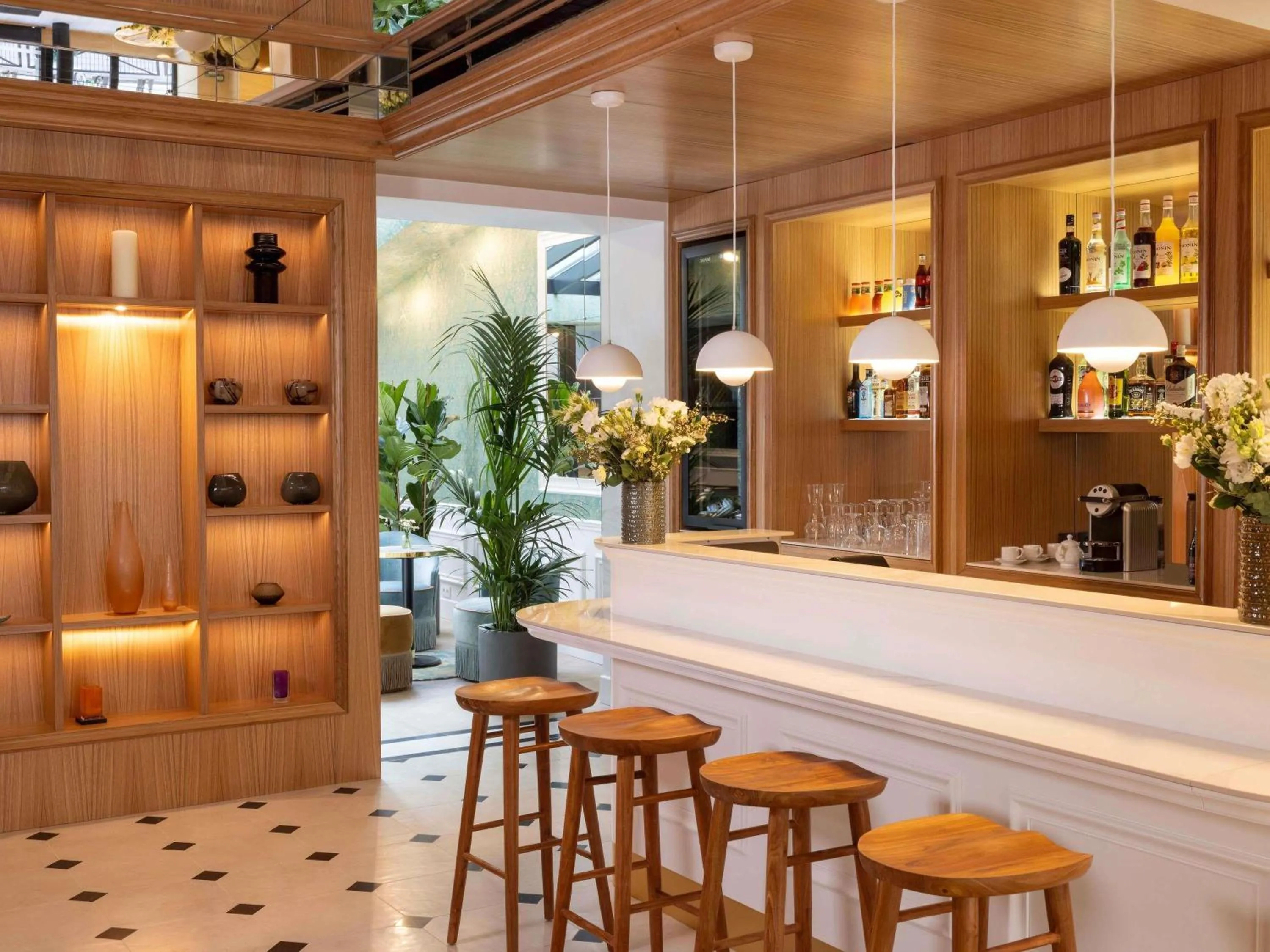 Lounge or bar in Hotel Mercure La Sorbonne Saint-Germain-des-Prés