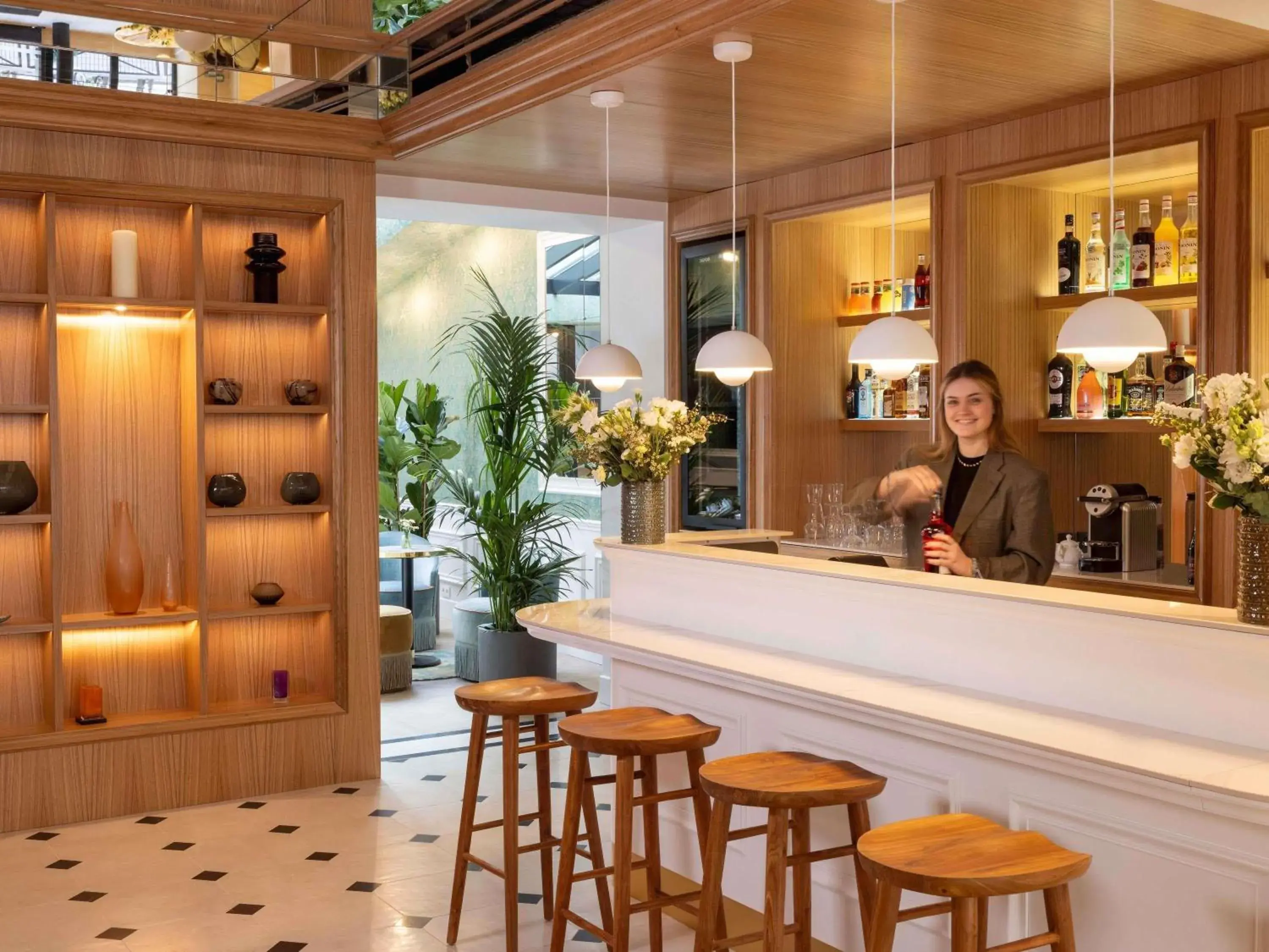 Property building in Hotel Mercure La Sorbonne Saint-Germain-des-Prés Property building in Hotel Mercure La Sorbonne Saint-Germain-des-Prés