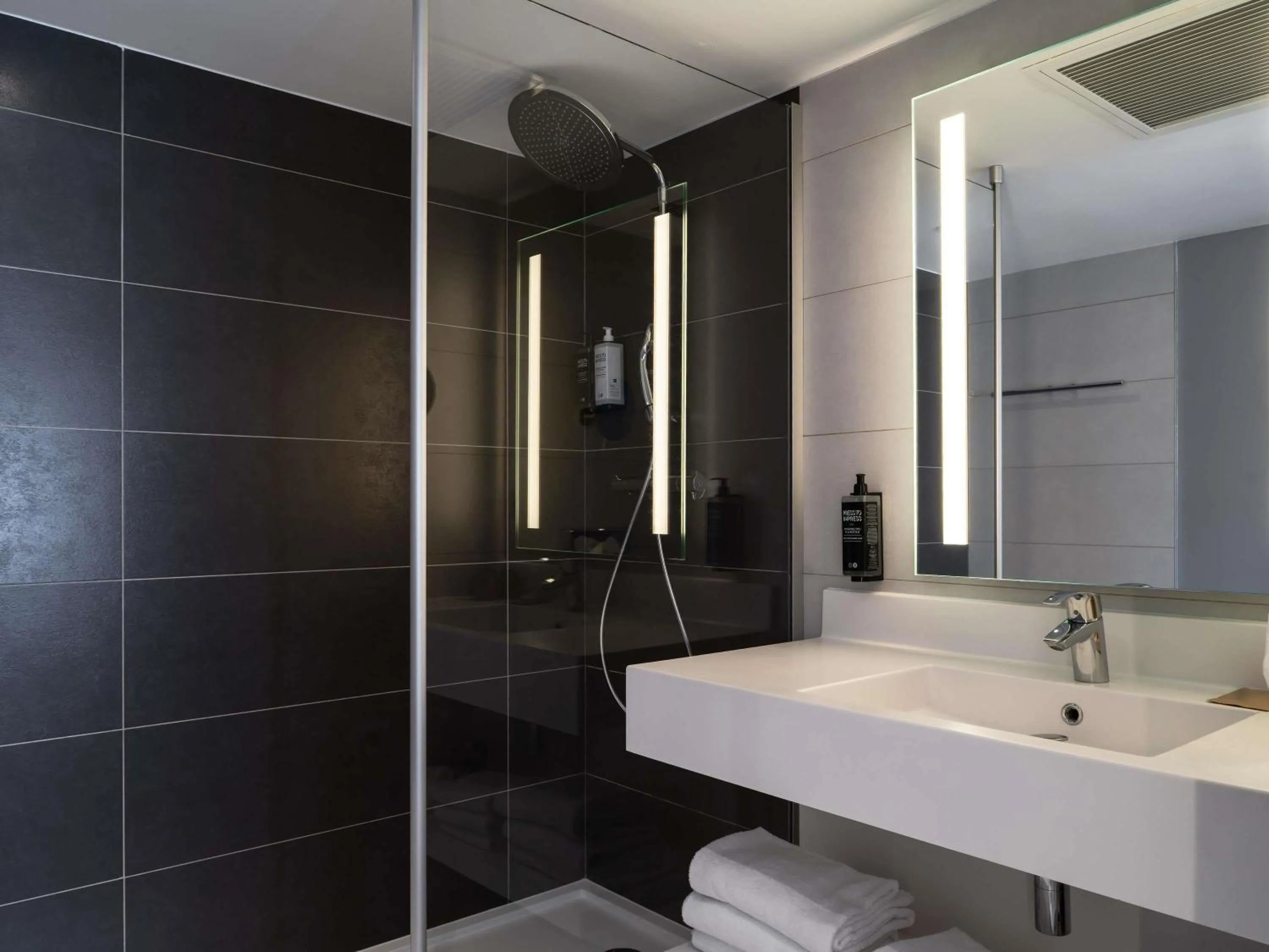 Bathroom in Mercure Béziers