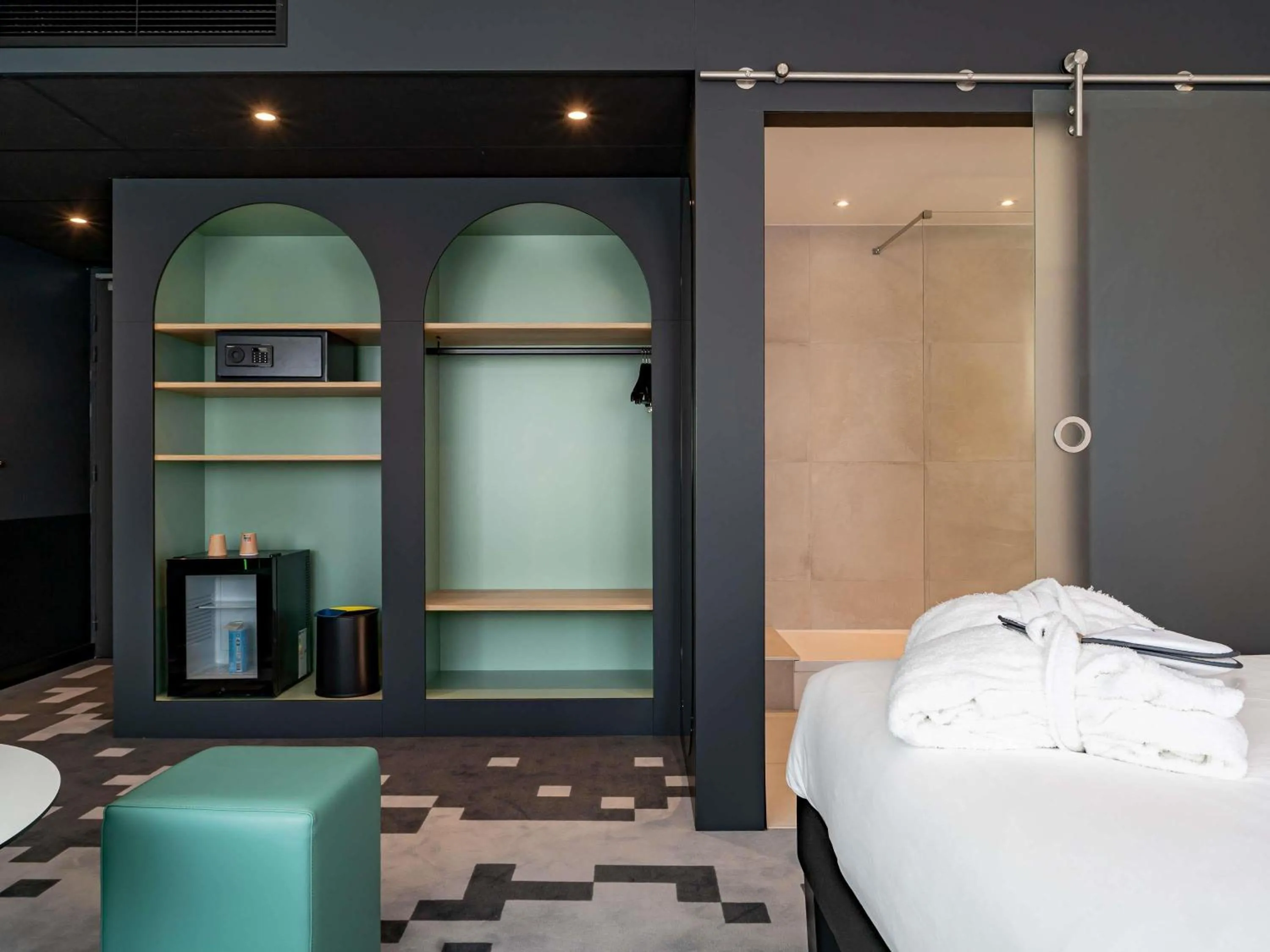 Bedroom, Bed in Mercure Béziers