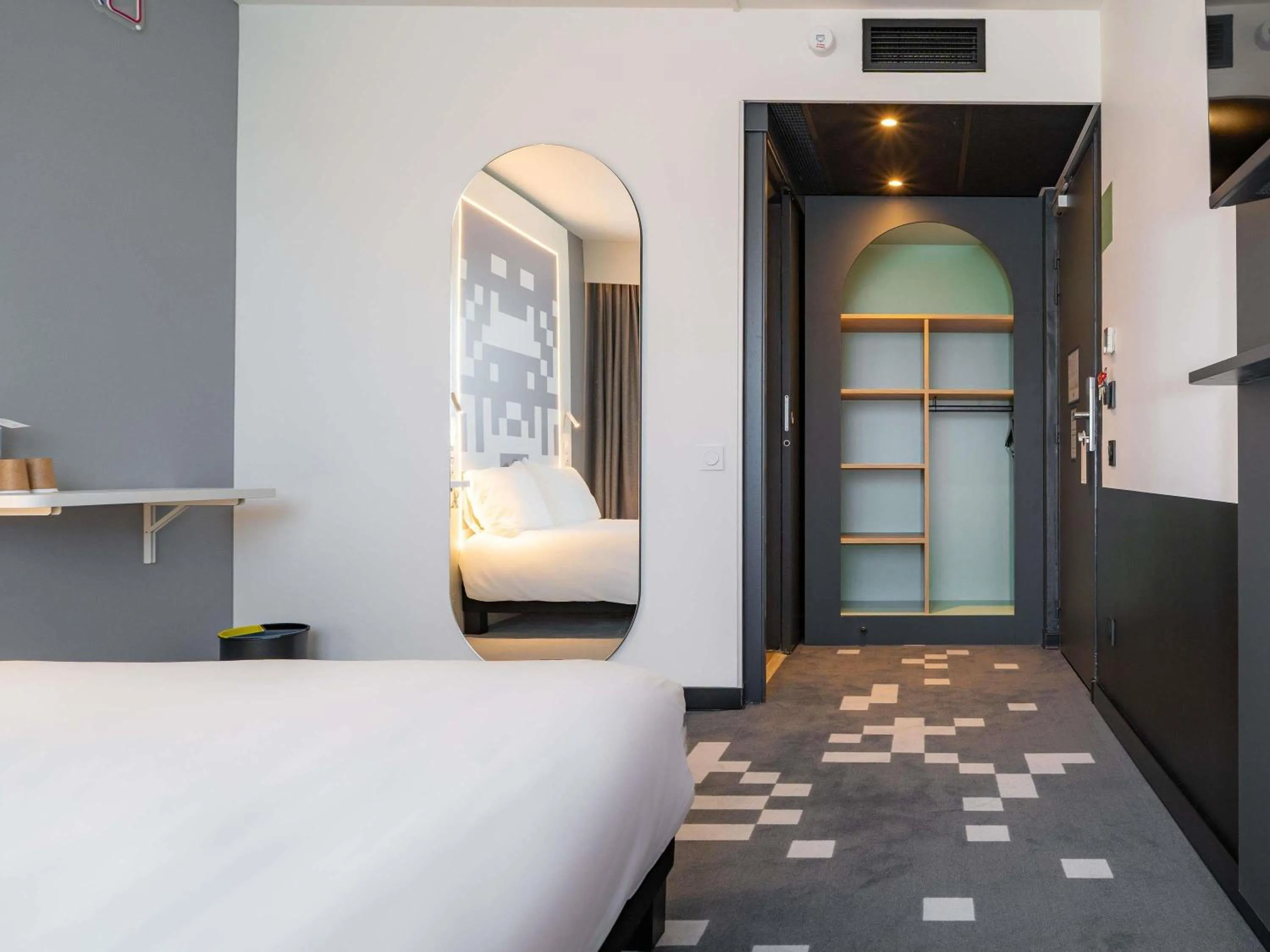 Bedroom, Bed in ibis Styles Béziers Centre