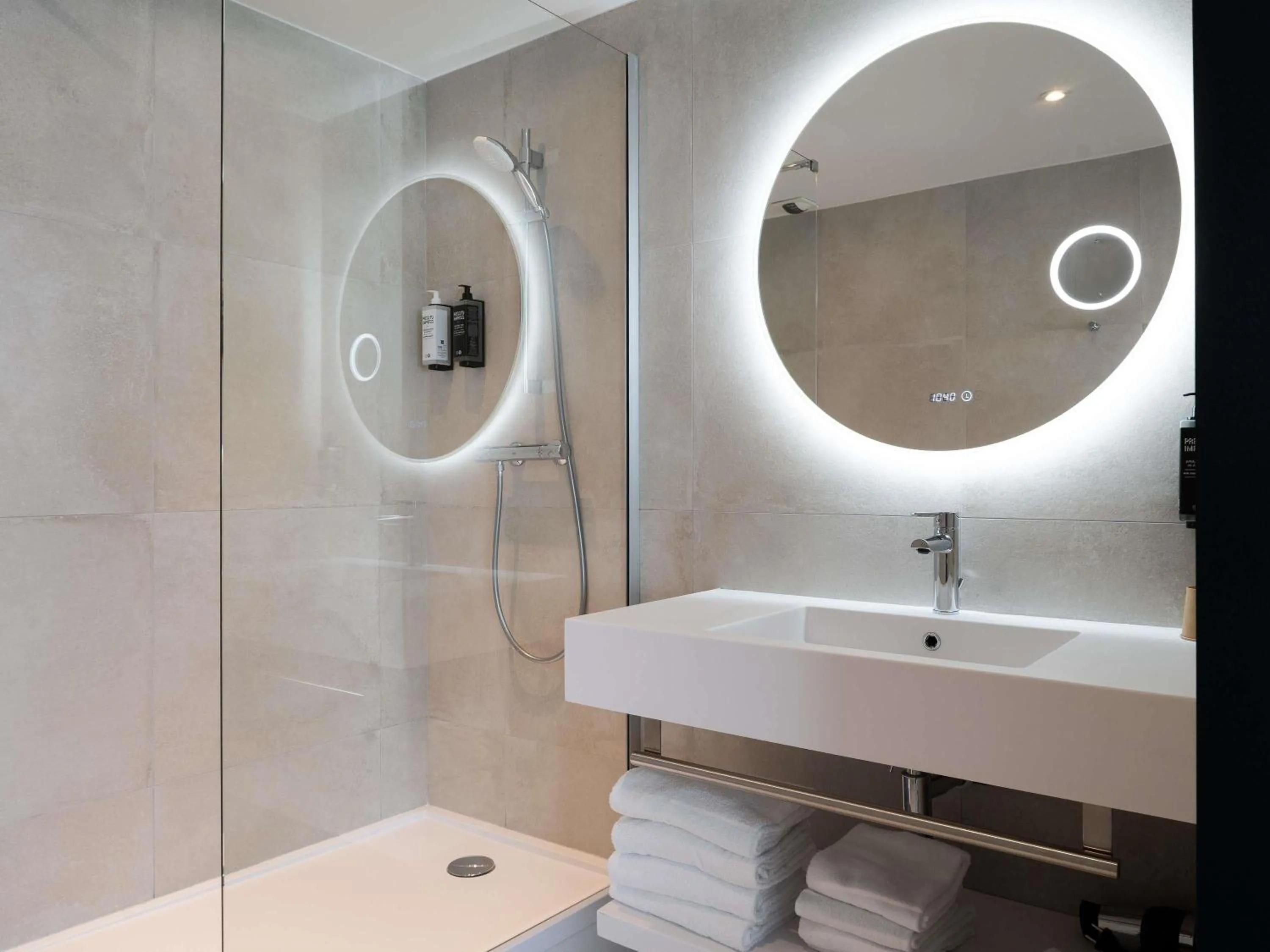 Bathroom in Mercure Béziers