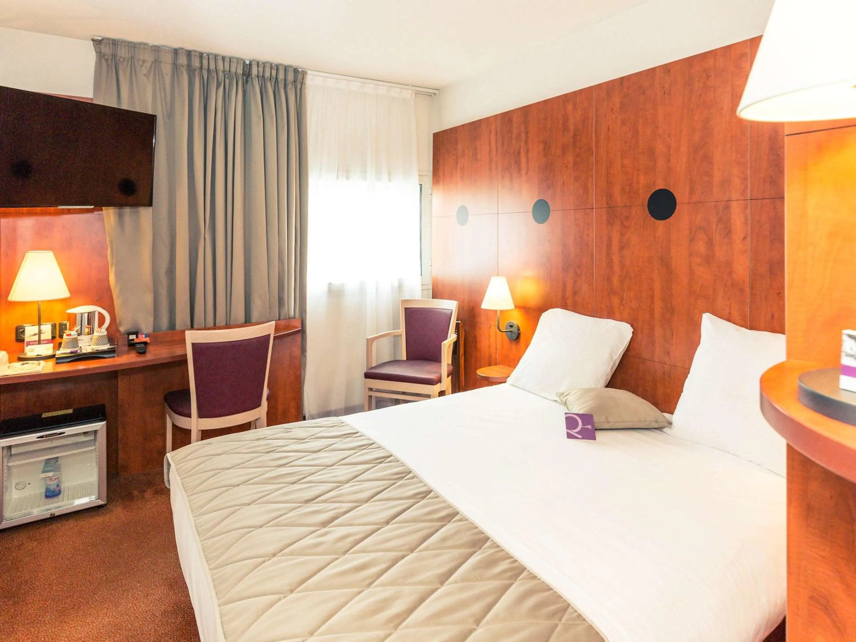 Photo of the whole room, Bed in Mercure Béziers