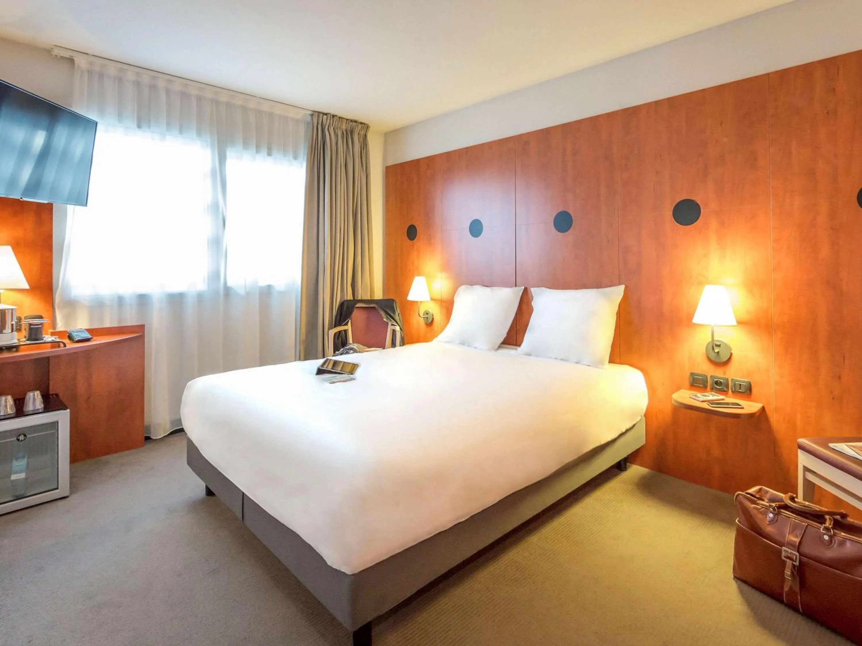 Photo of the whole room, Bed in Mercure Béziers