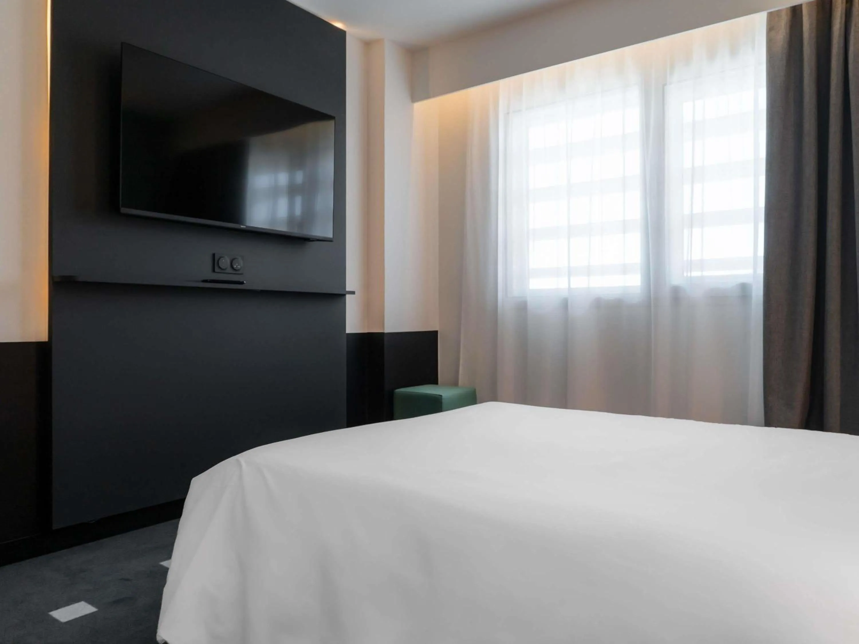 Bedroom, Bed in ibis Styles Béziers Centre