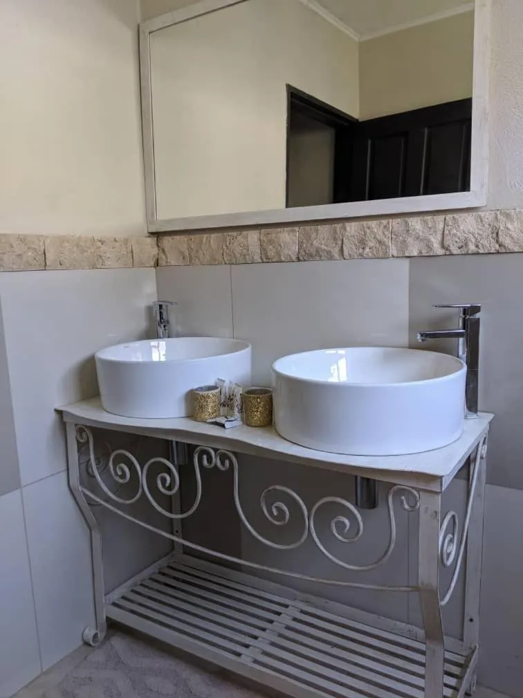 Bathroom in Sunbirds Lodge Chobe