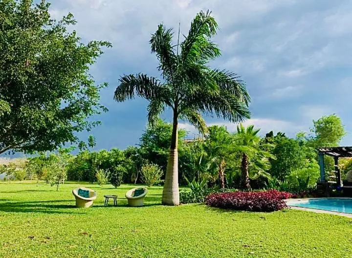 Garden in Sunbirds Lodge Chobe